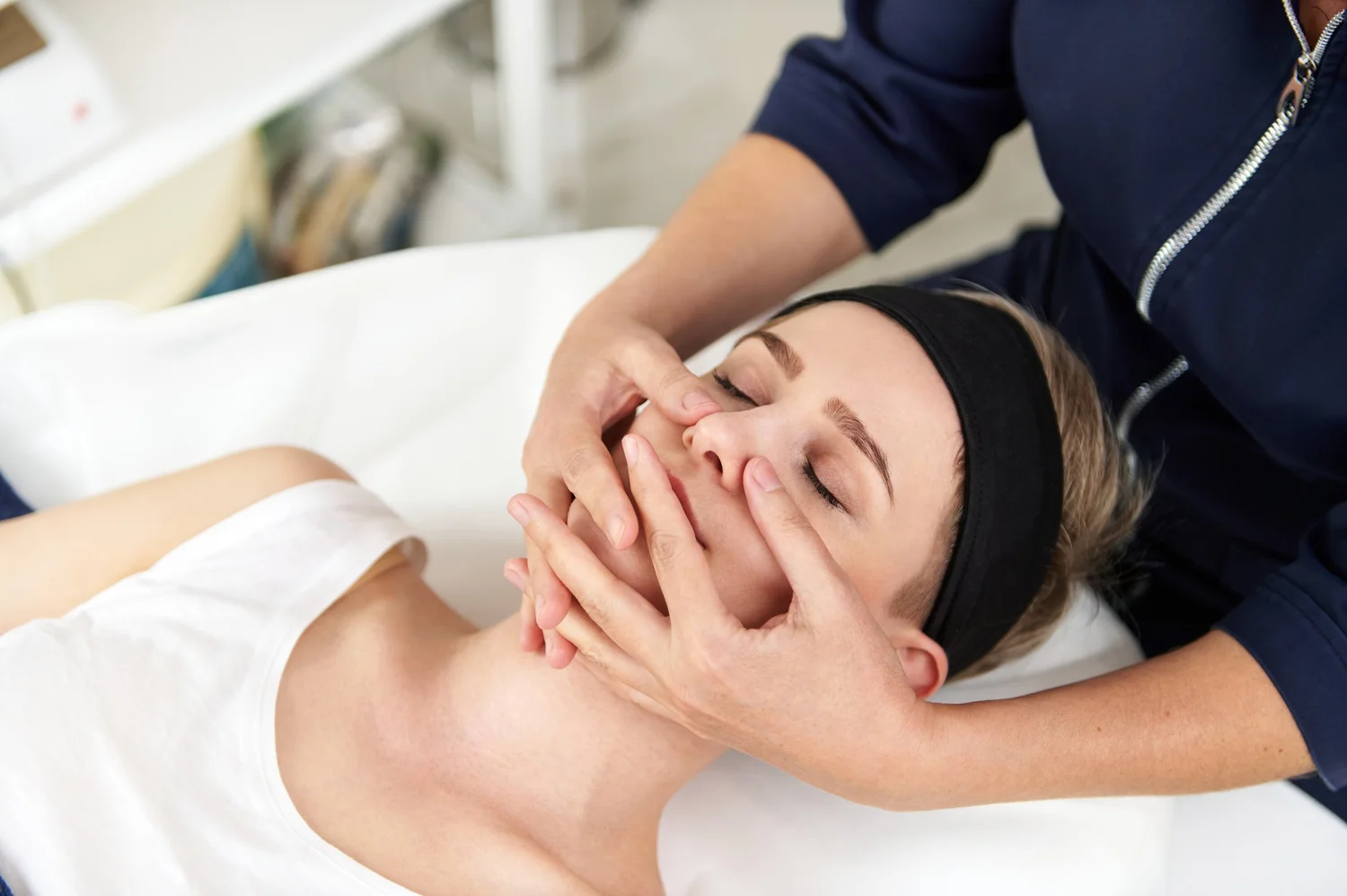 Channeled massage combining therapeutic touch and intuitive guidance