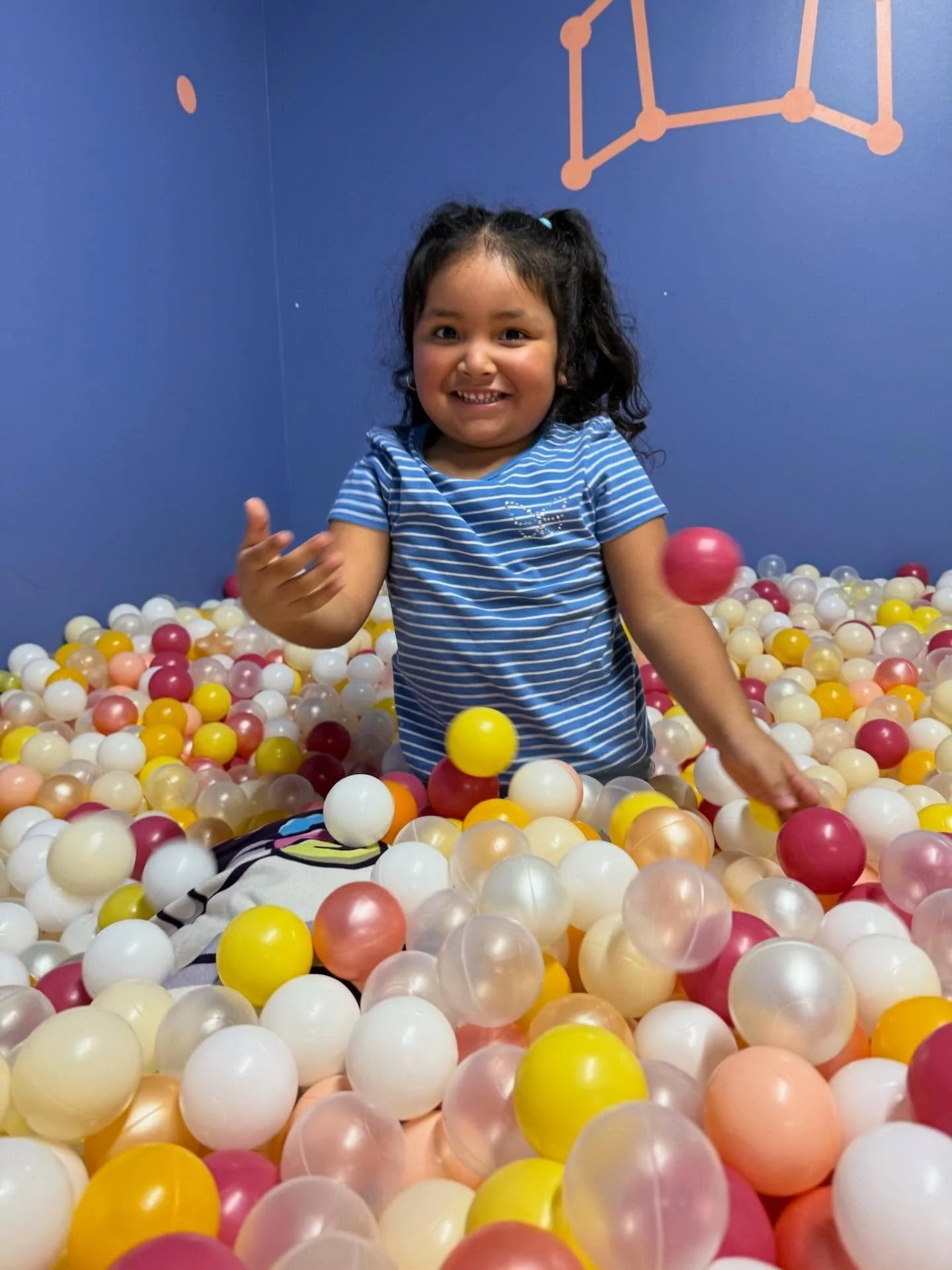 💭 Who knew therapy could look THIS fun? 🎉
Our ball pit is more than just colorful balls, it’s a core Launch spot where kids engage, regulate, and connect! Whether it’s practicing communication with a therapist or giggling with peers, t