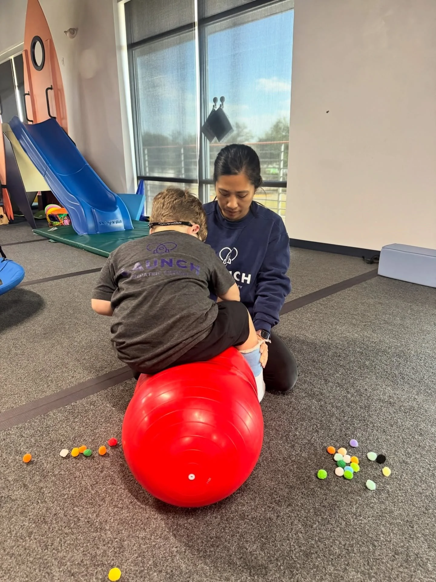This month, we’re celebrating Physical Therapy and our incredible PT, Vi! 💫
Vi works side-by-side with our occupational and speech therapists to help each child move, play, and grow with confidence. Whether she’s working on postural ali