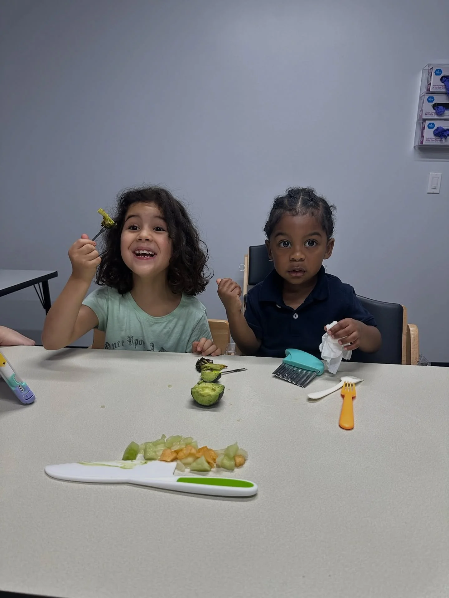 🥦 Some of us LOVE broccoli… and some of us are still learning to like it 😉💚
At Launch, we know that every child’s feeding journey is unique. Our feeding therapy sessions are designed to make exploring new foods fun, pressure-free, an