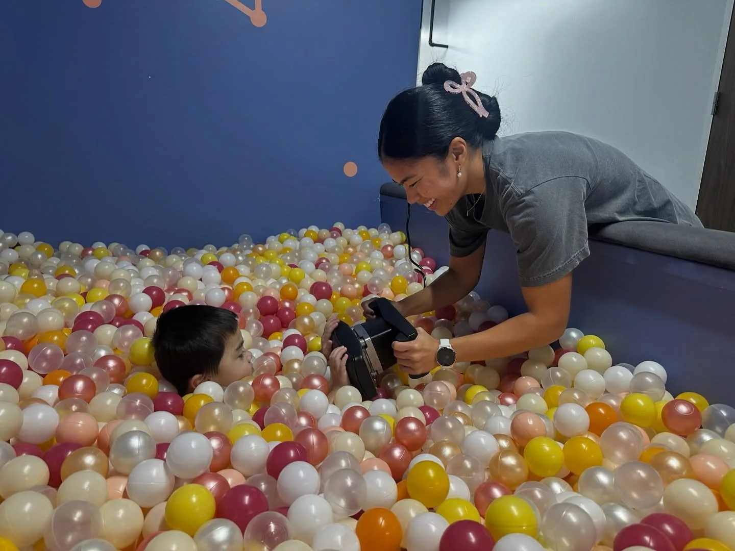 The Jeanie Rub massager is one of our favorite tools for helping kids regulate and get ready to learn through play! ✨

💙 Sensory: The gentle vibration offers deep pressure input that can calm the nervous system and improve body awareness.

💪 Motor: