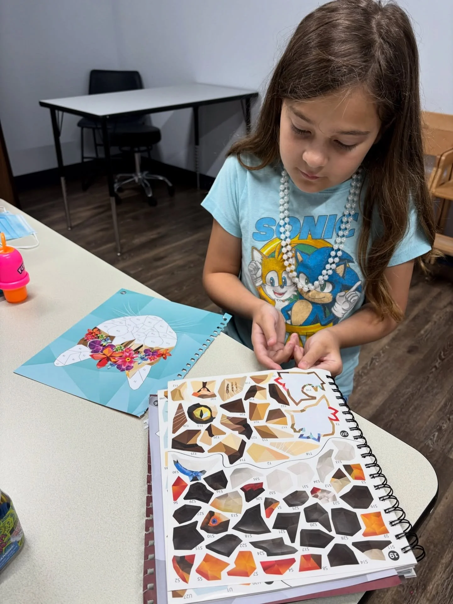 Sticker-by-number activities are a fun and functional way to target key occupational therapy skills 🎨✨

Each peel and placement strengthens fine motor coordination, bilateral hand use, and finger dexterity which are all foundational for writing, dre