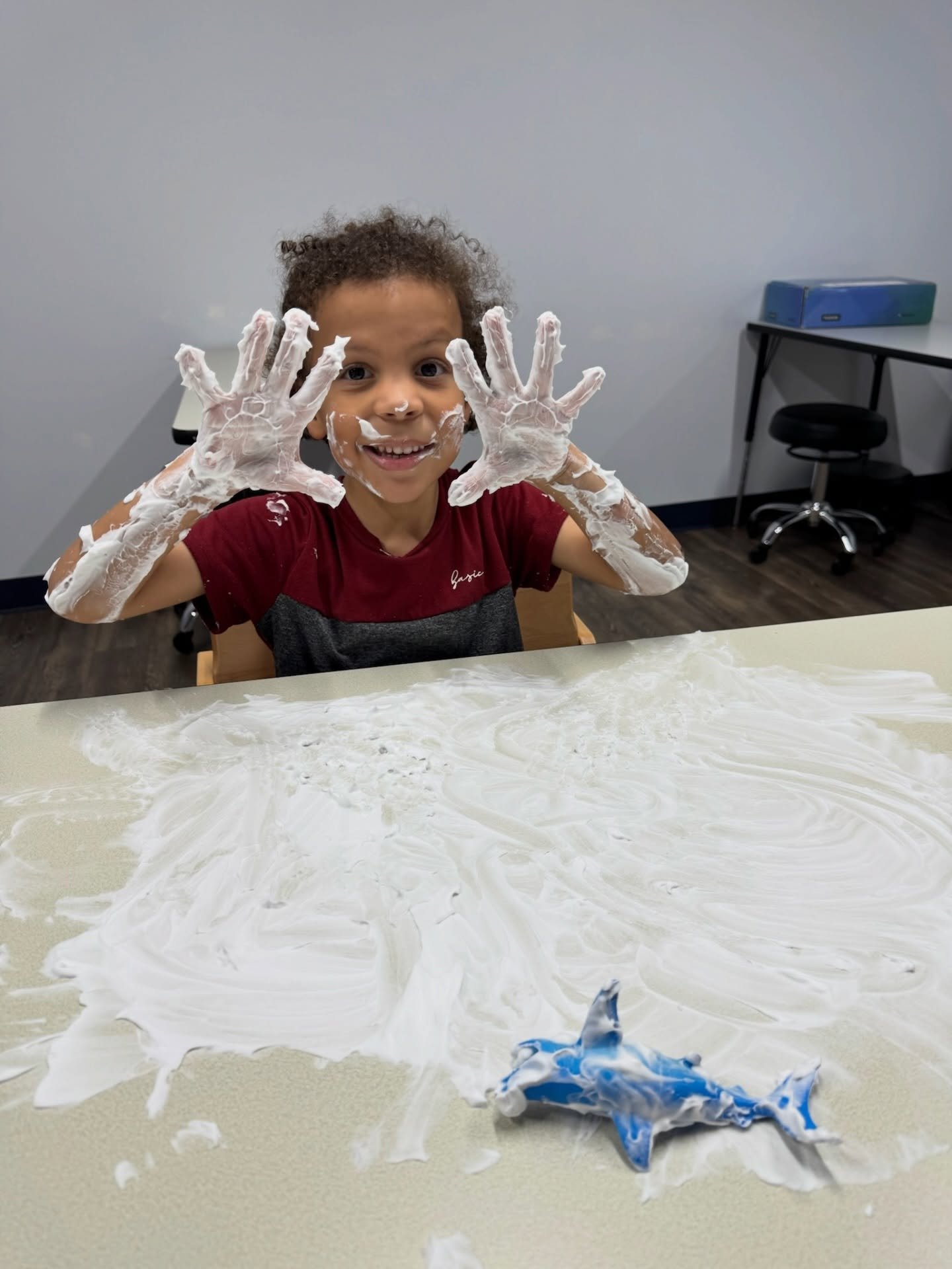 Messy play helps kiddos:

🧠 regulate sensory input
💪 strengthen motor planning
🗣️ build language through play
&hellip;and clearly, it brings LOTS of smiles! ✨

#LaunchPediatricTherapy #SensoryPlay #LaunchIntoLearning