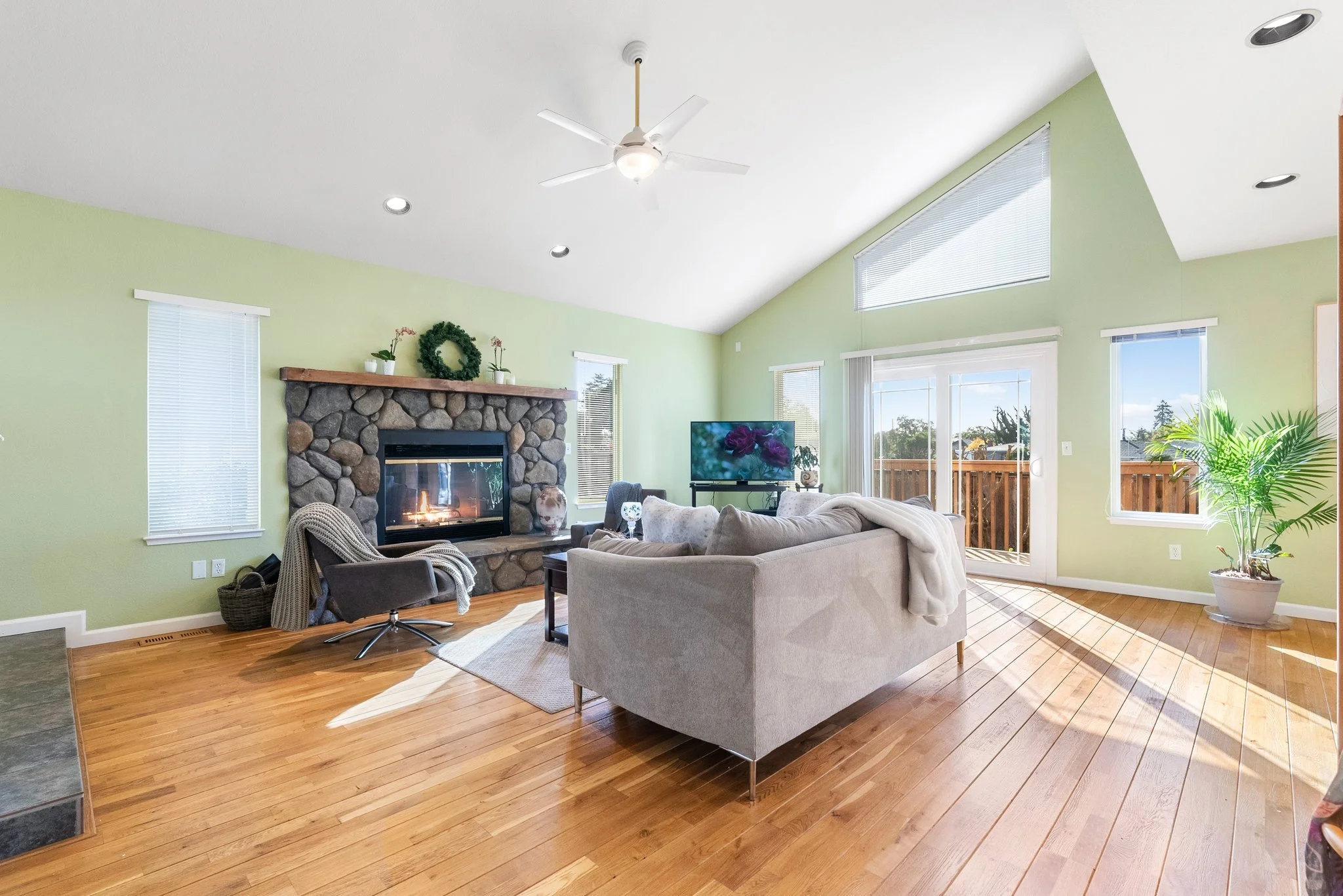 14-web-or-mls-1858-pound-ln.jpg
