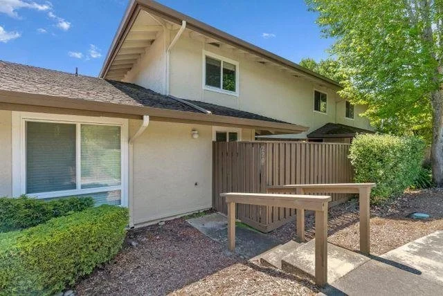 220 Castillion Terrace