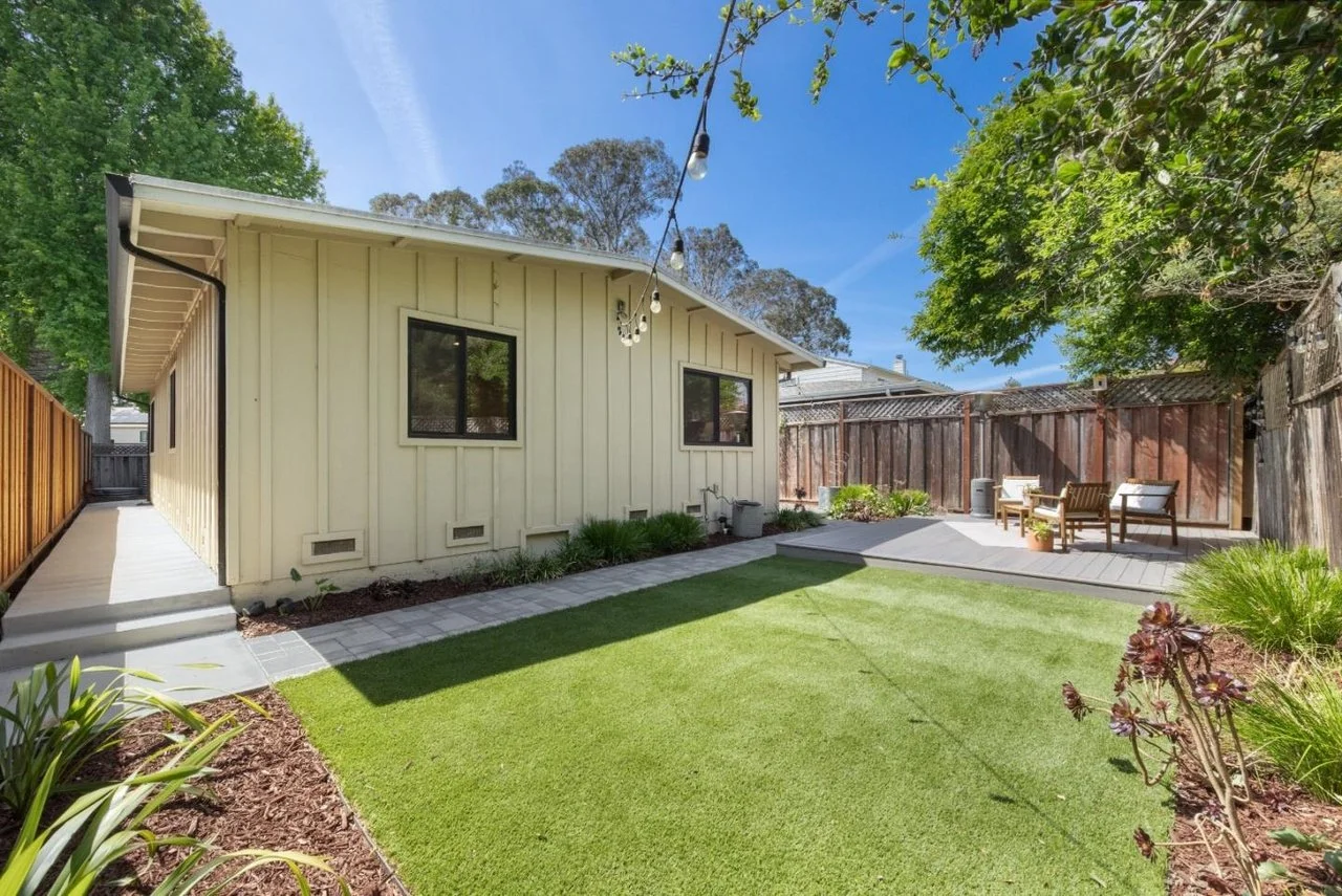 420 Western Dr 11.jpg