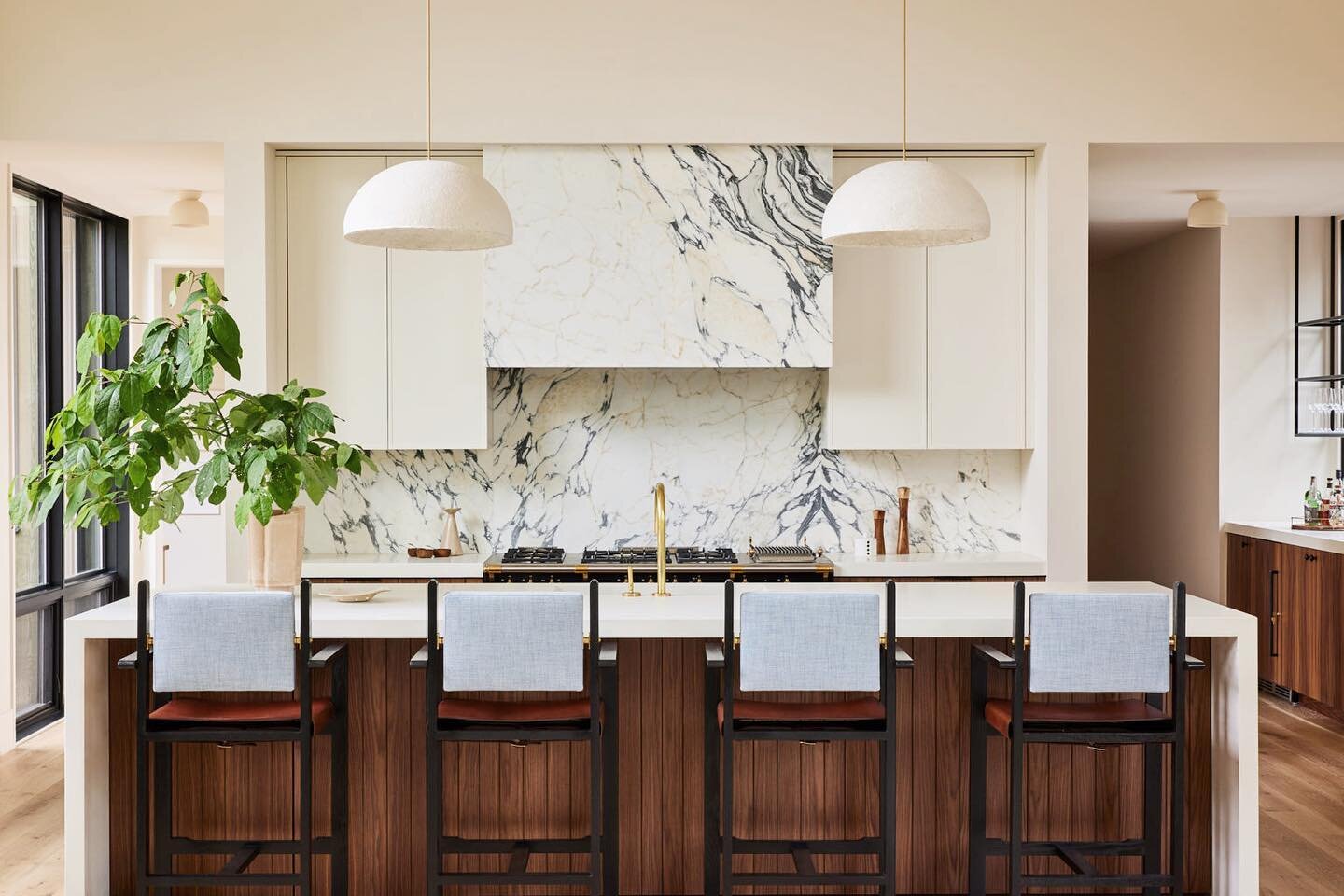 This is Mulberry Modern, a home renovation in Michigan designed and executed by @sarahshermansamuel and featured on Discovery+. We love how the natural mycelium texture on the MushLume Hemi pendants complement the gorgeous marble to create an elevate