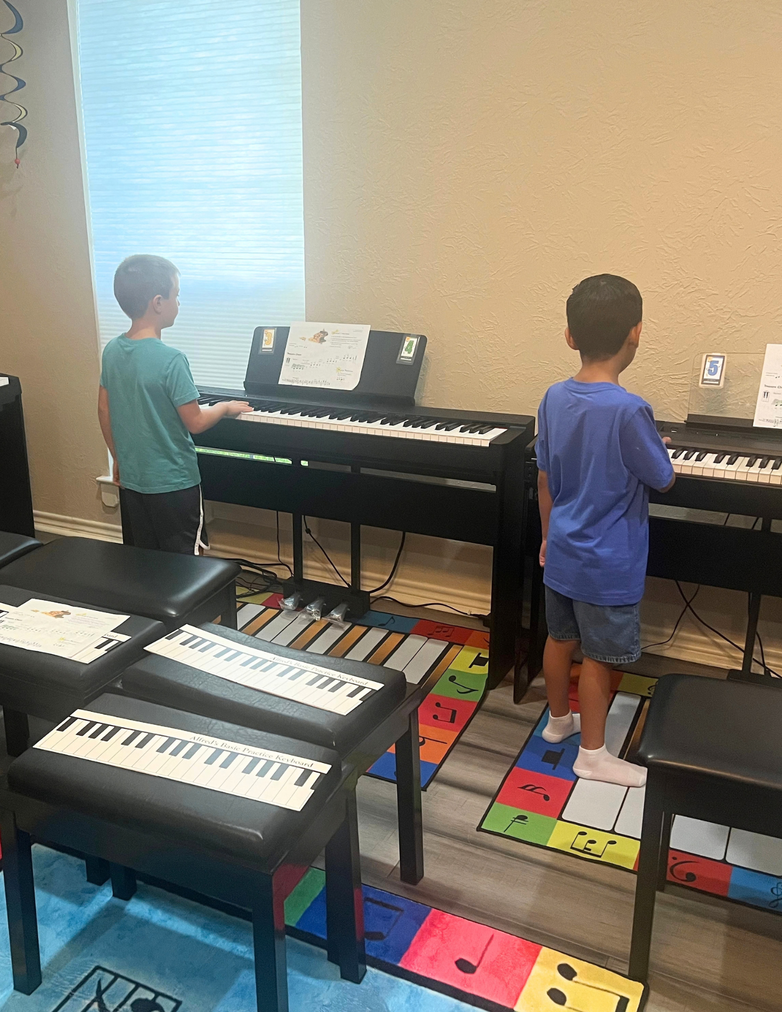 Group piano class in Beaumont Texas