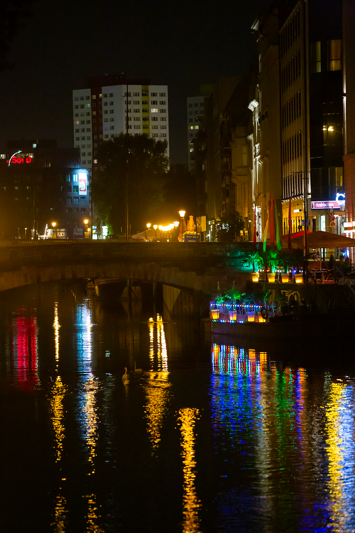 Berlin Spree Light Reflections Small.png