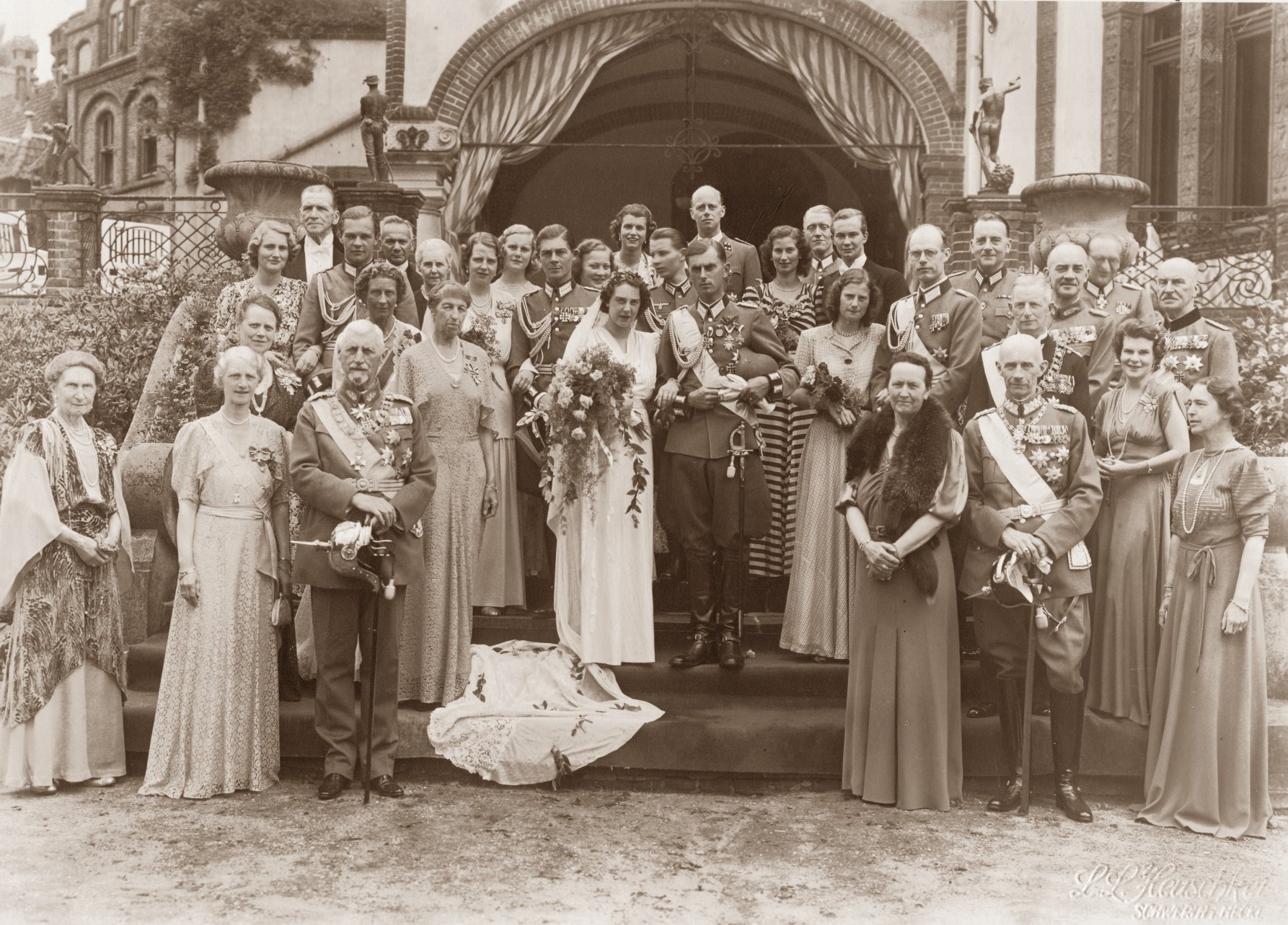 14 Hochzeit von Friedrich Ferdinand zu Schleswig-Holstein-Sonderburg-Glücksburg 1941.jpg