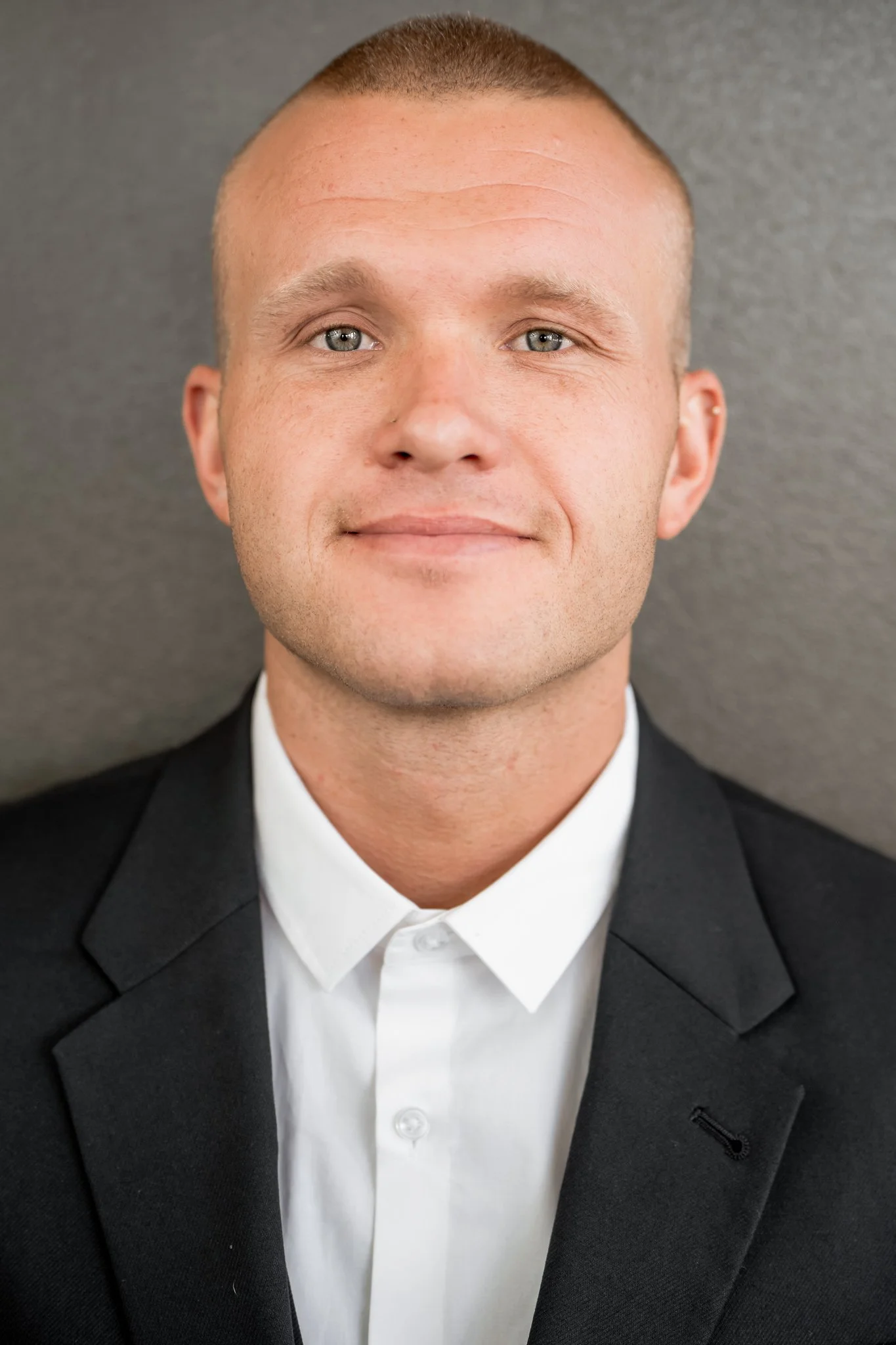 micah-kissee- -head-shots-08.jpg
