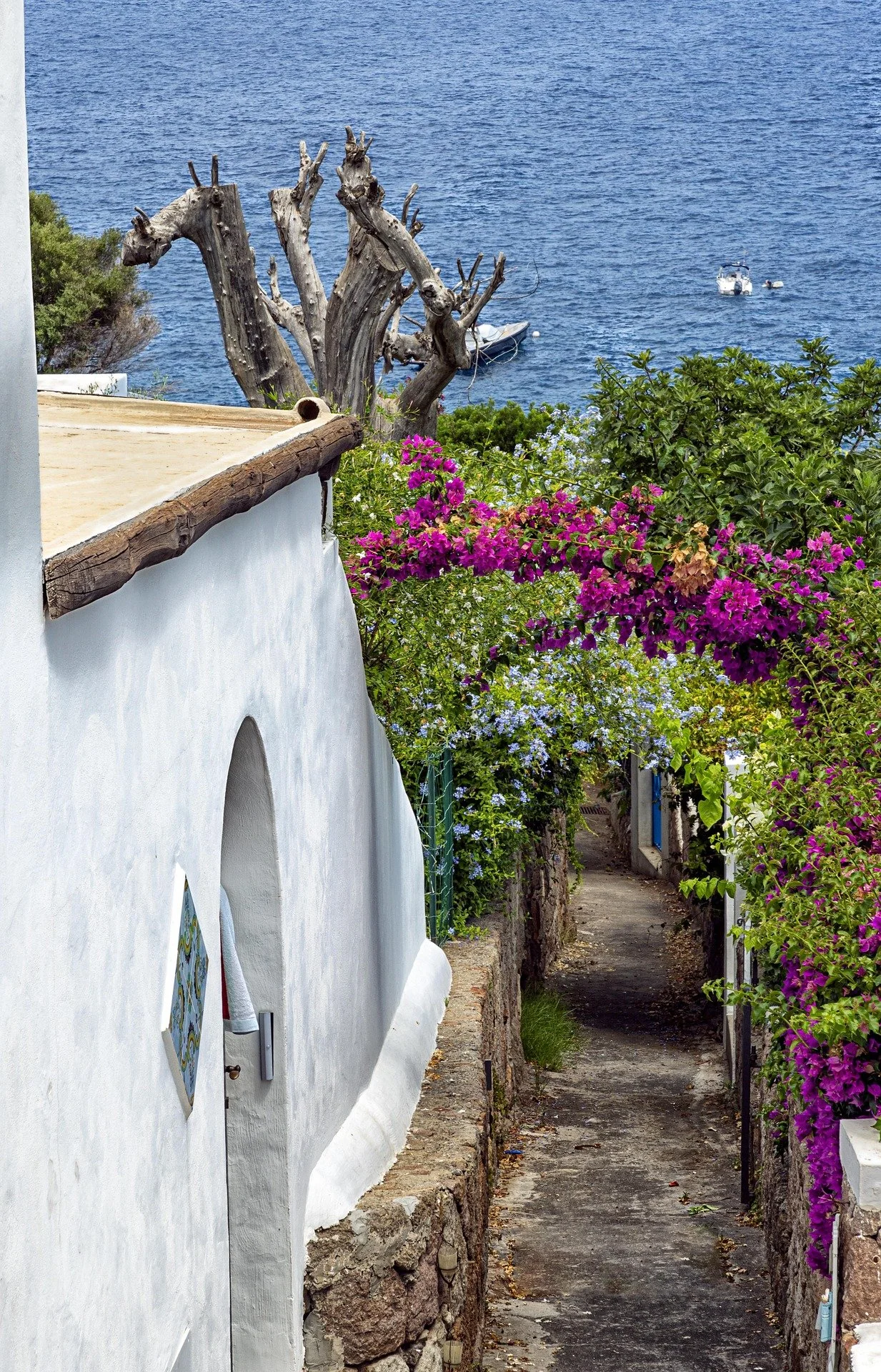 gianniciu10-aeolian-islands-4557132_1920.jpg