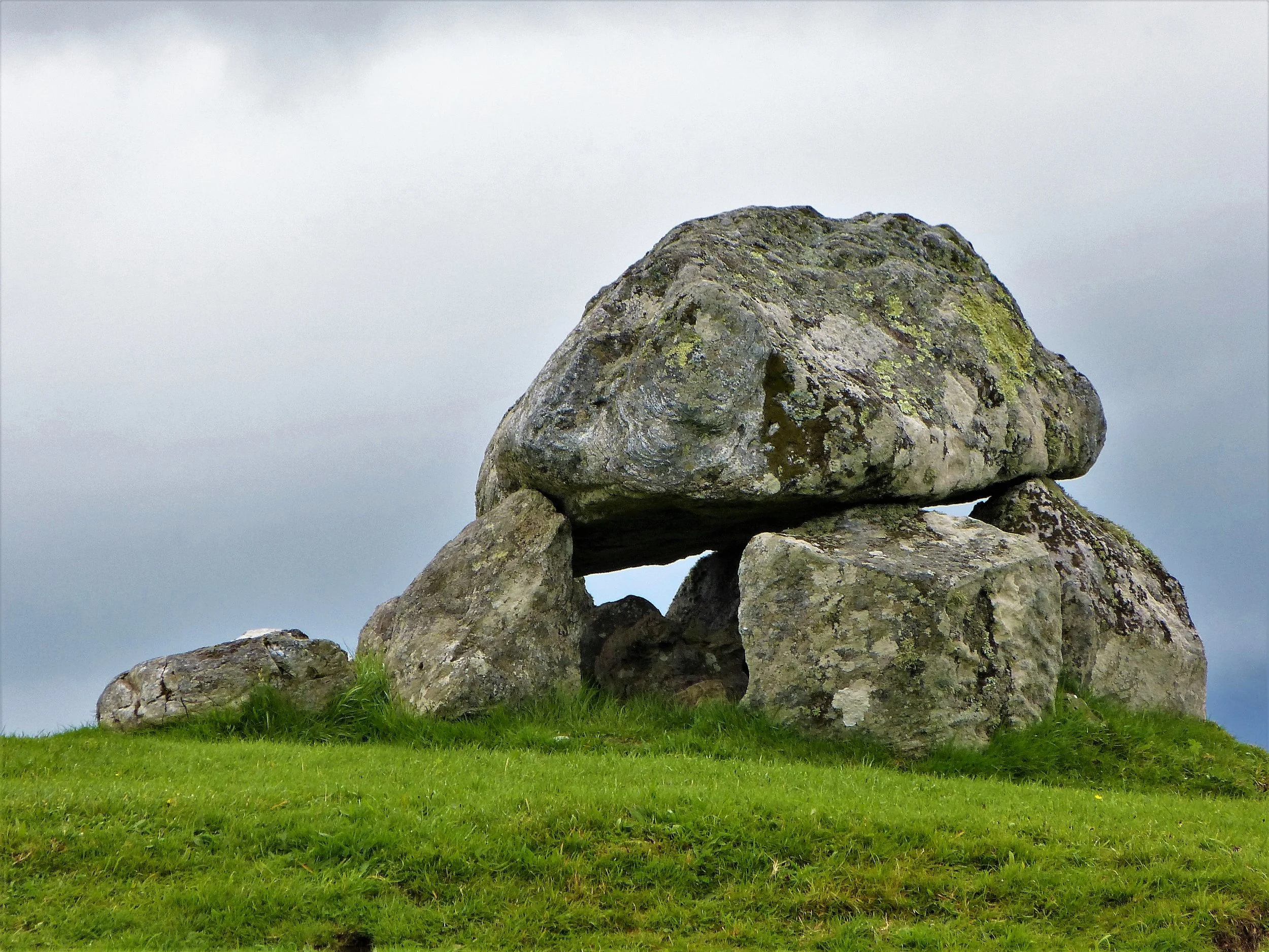 Carrowmore Megalithic Dolmen Cemetery County Sligo Illustration (2).jpg