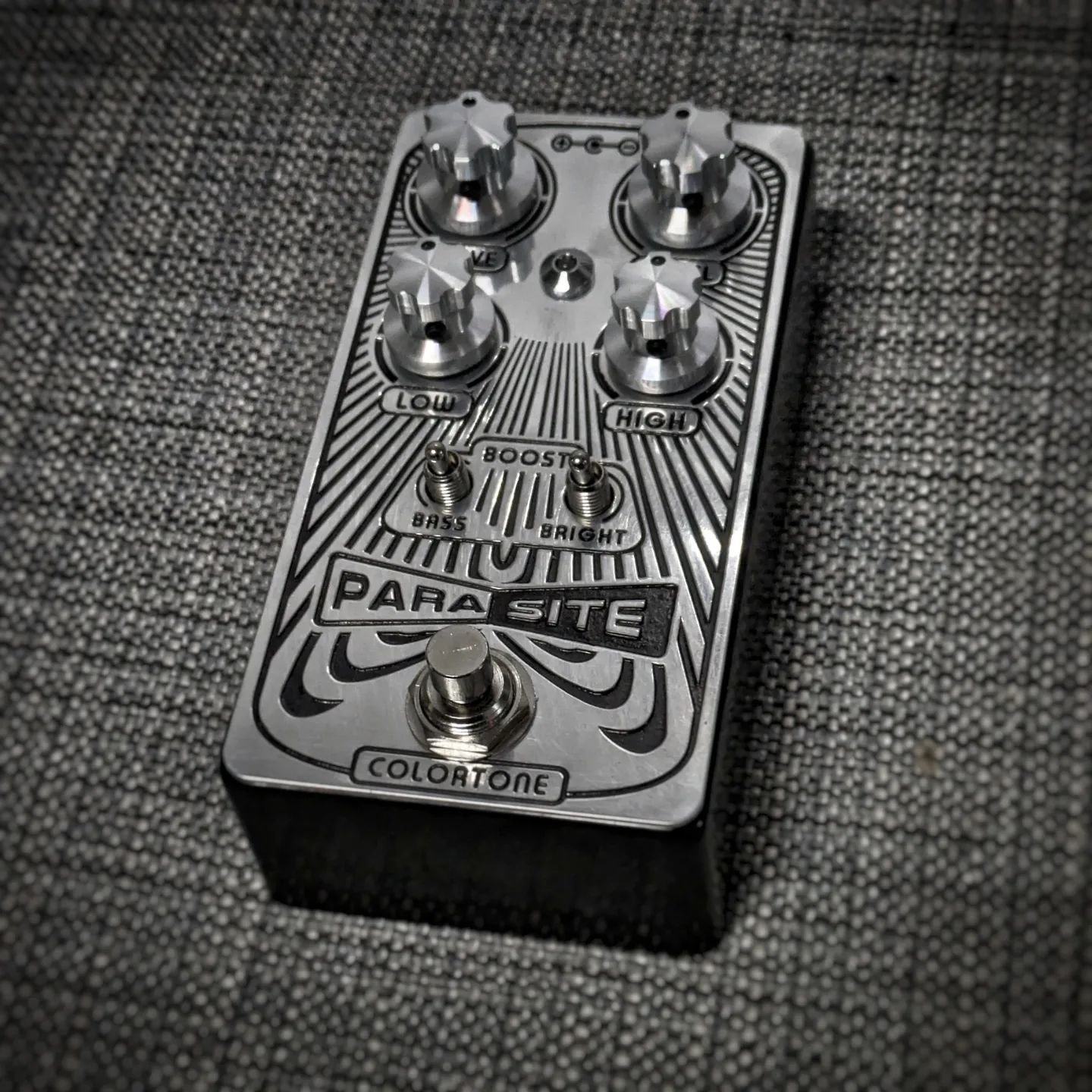 Introducing the PARASITE in its new small form factor. 

★
★

The Parasite is a beautiful harmonic analog  overdrive, dumble like in its tone. Built on a hand matched trio of JFETs the Parasite features: treble boost and cab size bass boost switches,