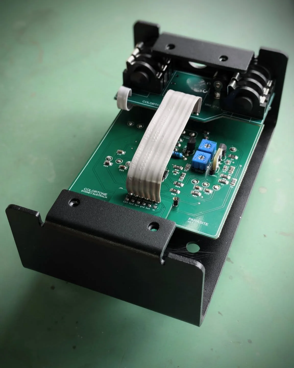 Reviving our analog jfet drive into the new custom colortone form factor chassis. 

Parasite V3 coming soon!! 

#colortonepedals
#guitarlife #effectspedals #colortoneparasiteoverdrive
#effector