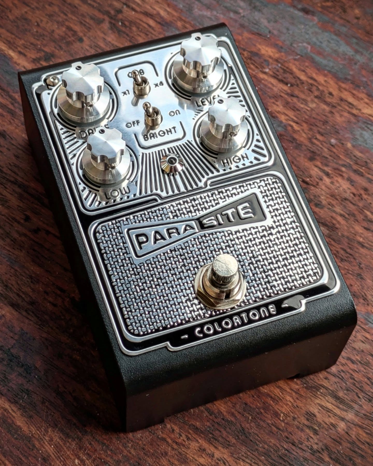 The Colortone Parasite Overdrive redesign is complete!!

(Pictured with and without our custom Headliner knob caps)

Components have just been ordered for a small initial run of 50 units. ETD is about 3 weeks - the website is being updated this weeke
