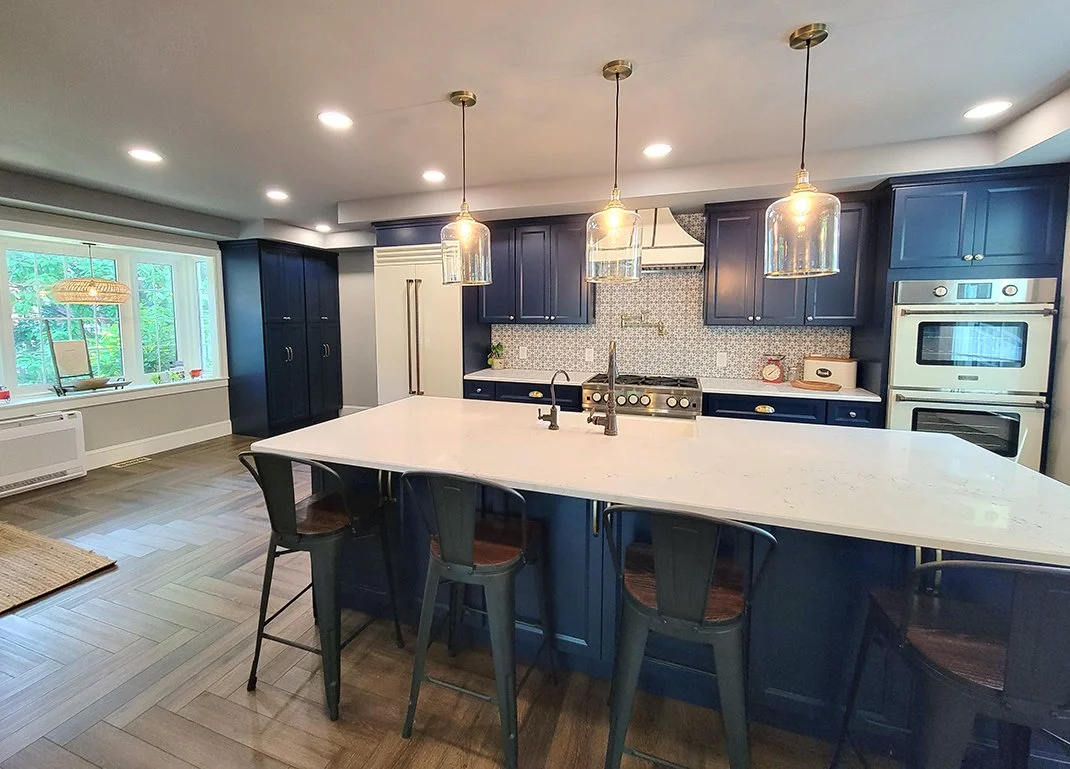 Island with Seating.jpg