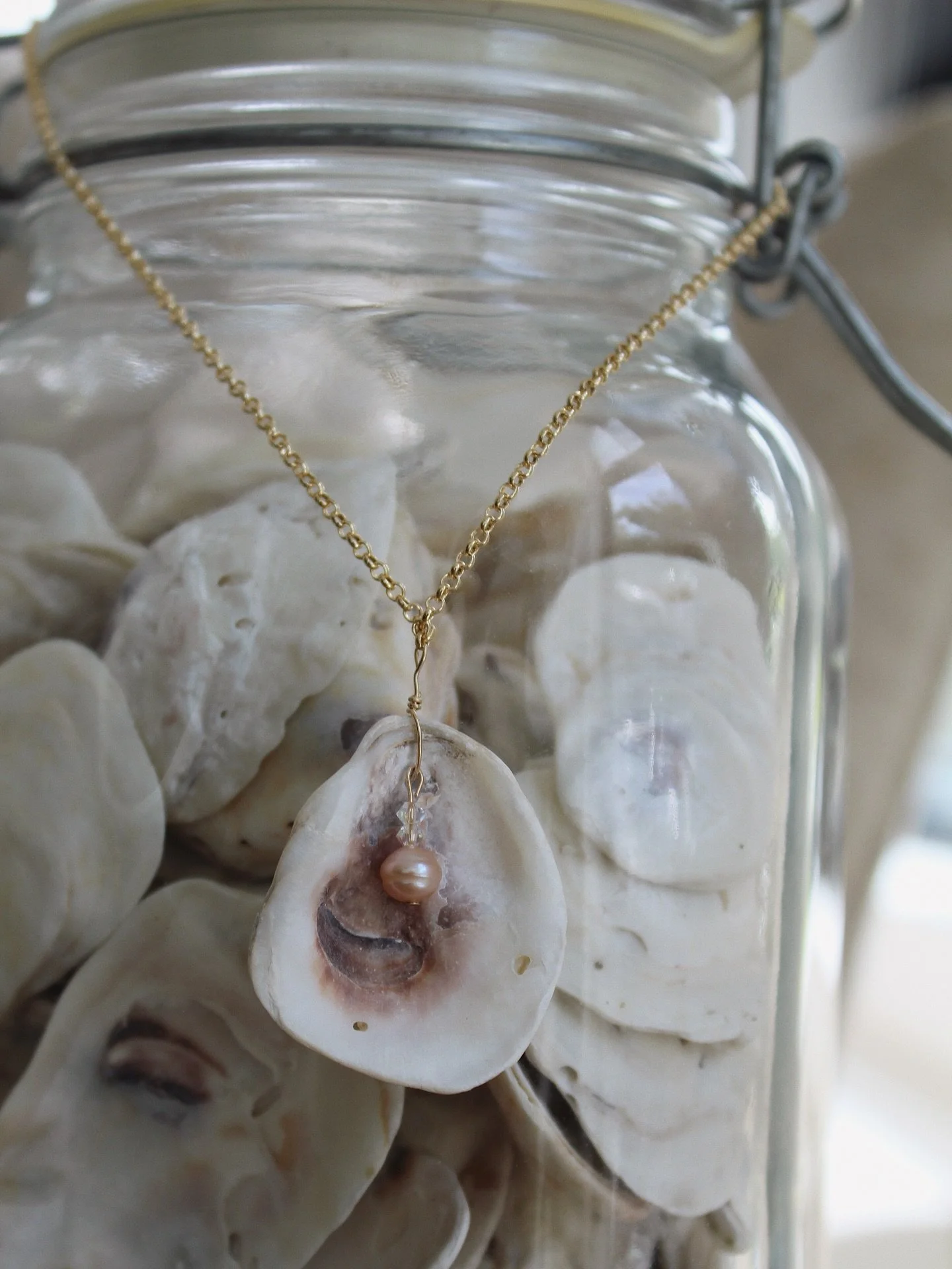 wear your intentions 🕊️

{oysters are a symbol of protection and respecting one&rsquo;s inner self by setting firm boundaries and limits. they are associated with Aphrodite, the Greek goddess of love}

{pearls are associated with commitment, feminin