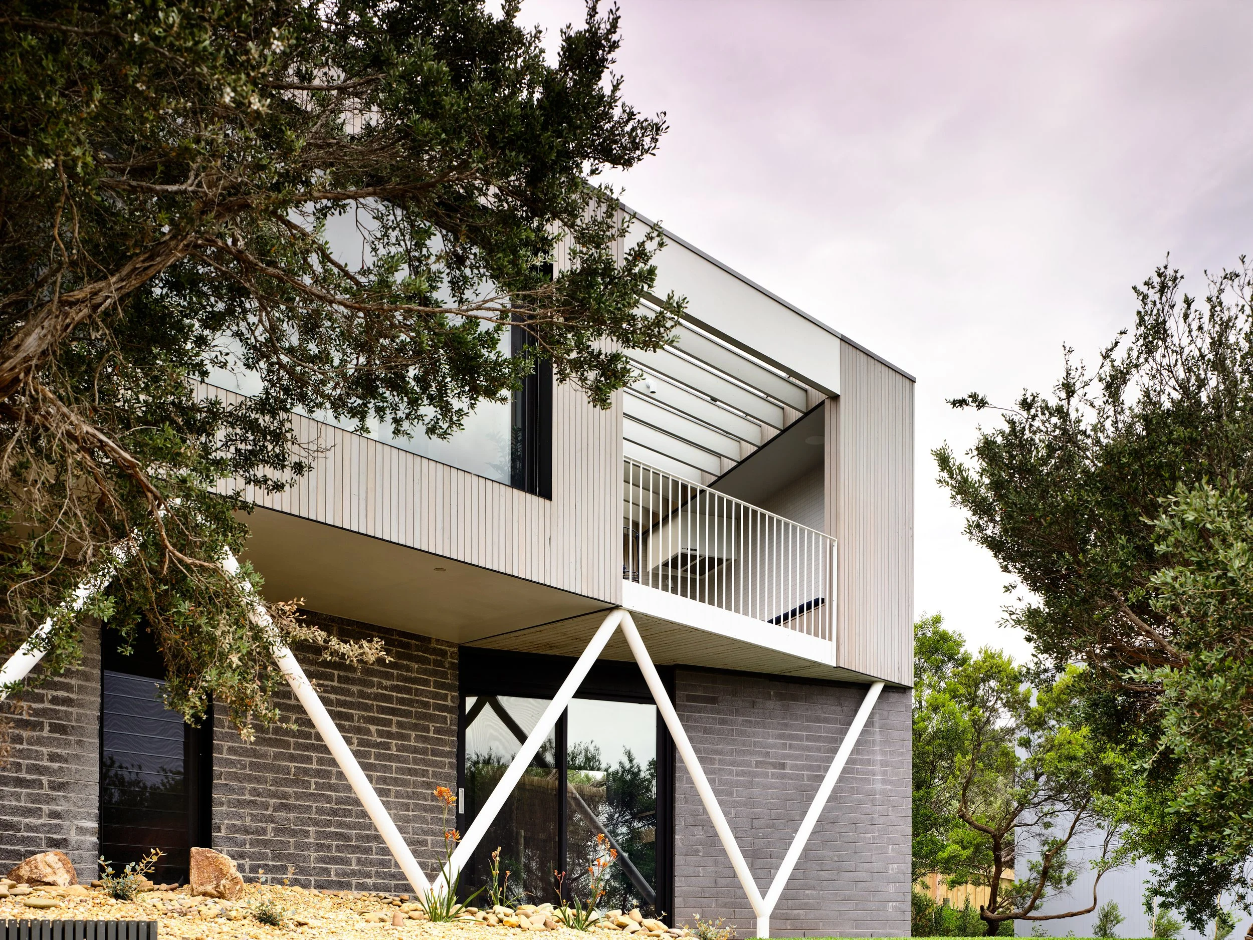 FIGUREGROUND_SORRENTO15924 1.jpg