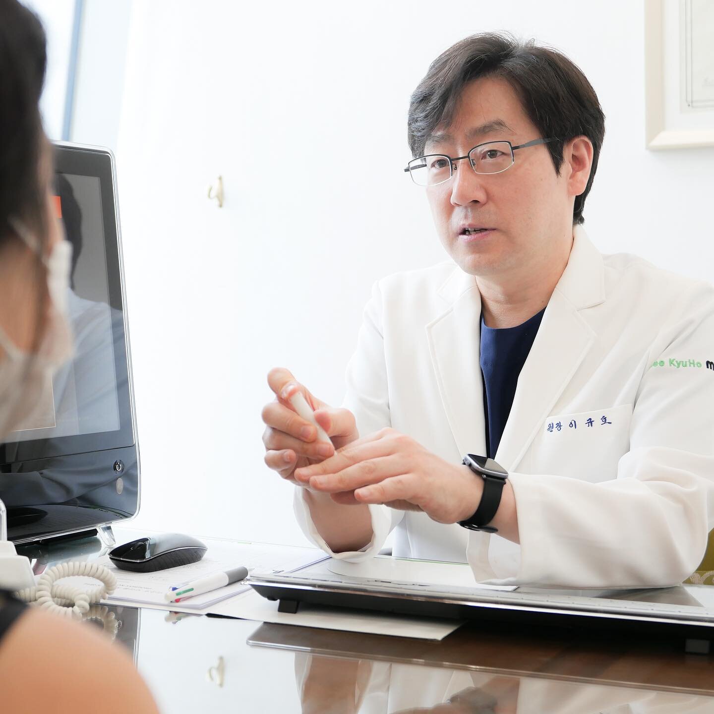 How to request online consultation

If you do not live in Seoul and is hard for you to travel for in-person consultation, we recommend you to have online consultation. From online consultation, we will be able to provide you with estimated transplant