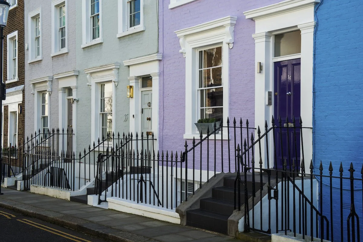 side-view-front-door-with-blue-violet-wall.jpg
