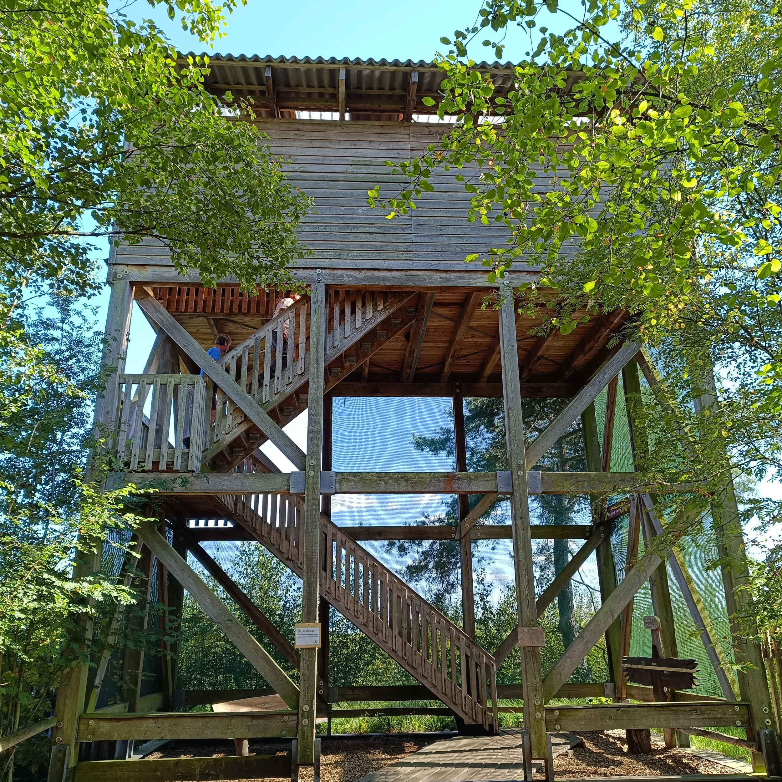 Aussichtsturm im Moor