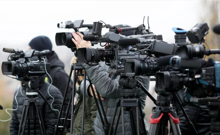 How Advisors Can Navigate the New Newsroom Normal in 2025&nbsp;