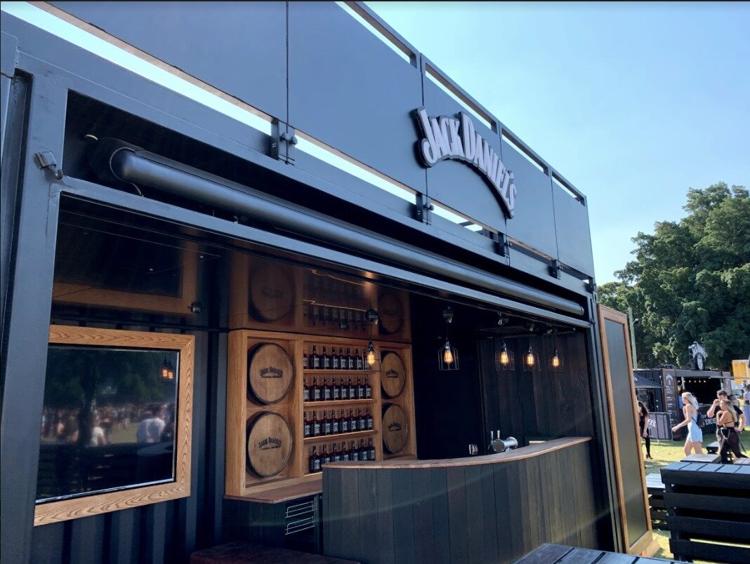 Cheers to festival season!🎉🥃

Throwback to our container bar creation for @jackdaniels_aus - featuring a viewing deck, stylish bar front, soft ambient lighting and rustic wooden barrels &amp; shelving for the ultimate back display!

Ready to elevat