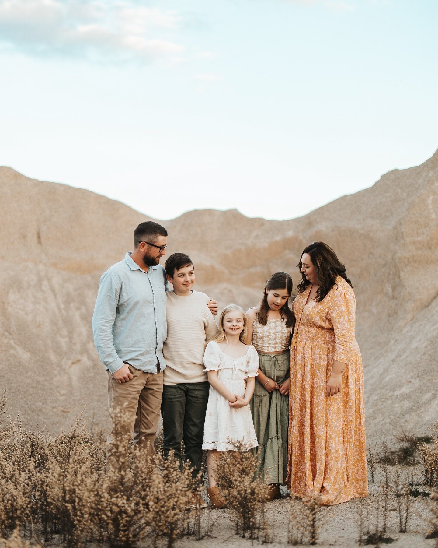 Afternoons with @jaydeleephotography 🧡  Plenty of yarns, laughs and shortness of breath walking up big hills!

#centralwestphotographer #orangefamilyphotographer #photographycommunity #photoshootadventures