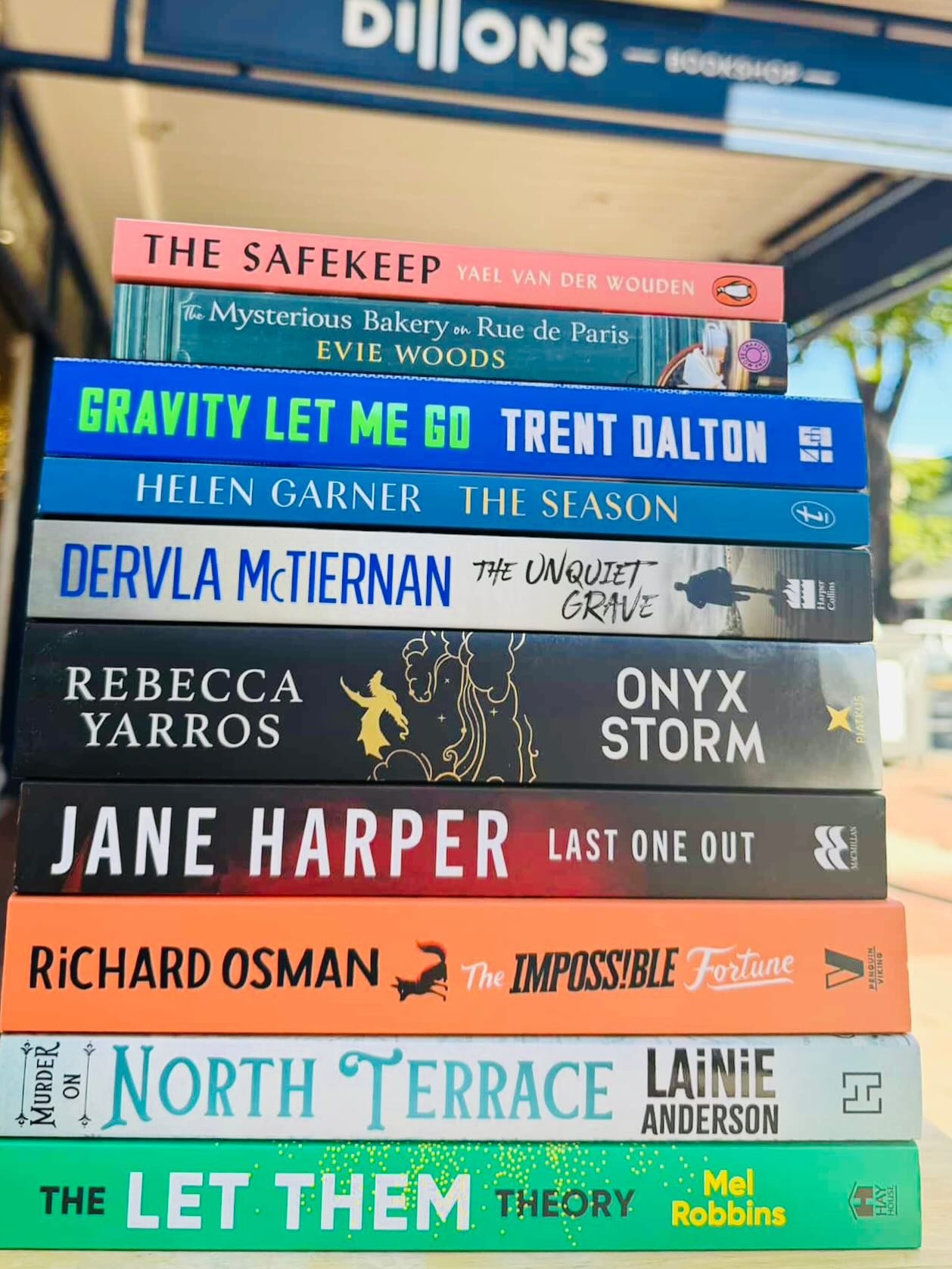 📚 Introducing the Class of 2025 🏆 &mdash; @dillonsbookshop Best-Selling Releases of the Year

⭐️ Let Them Theory by Mel Robbins
@melrobbins @penguinrandomhouse 
⭐️ Murder on North Terrance by Lainie Anderson
@lainie.anderson @hachetteaus 
⭐️ Imposs