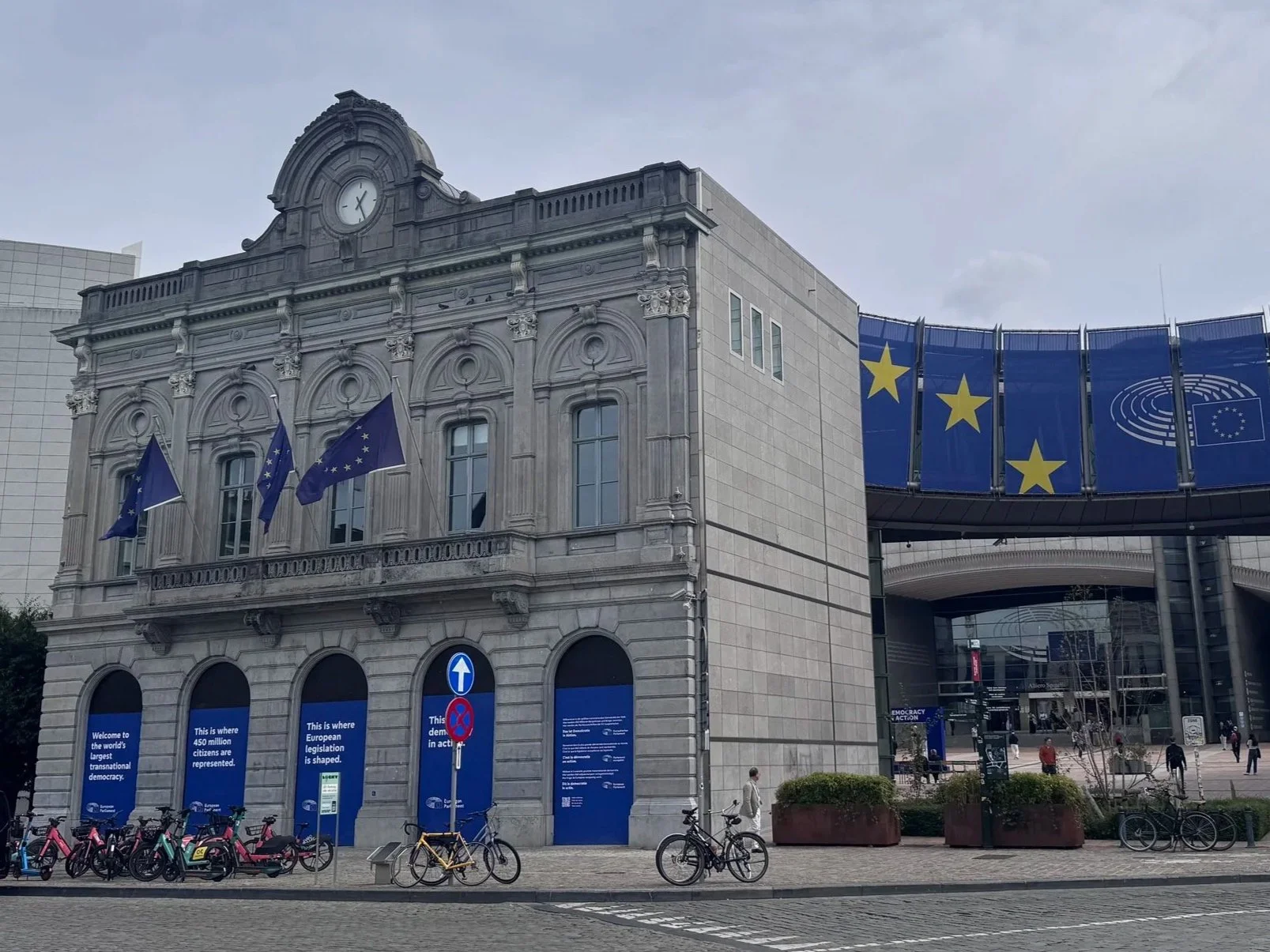 Von Robotern, menschenrechtskonformer KI und Videocalls