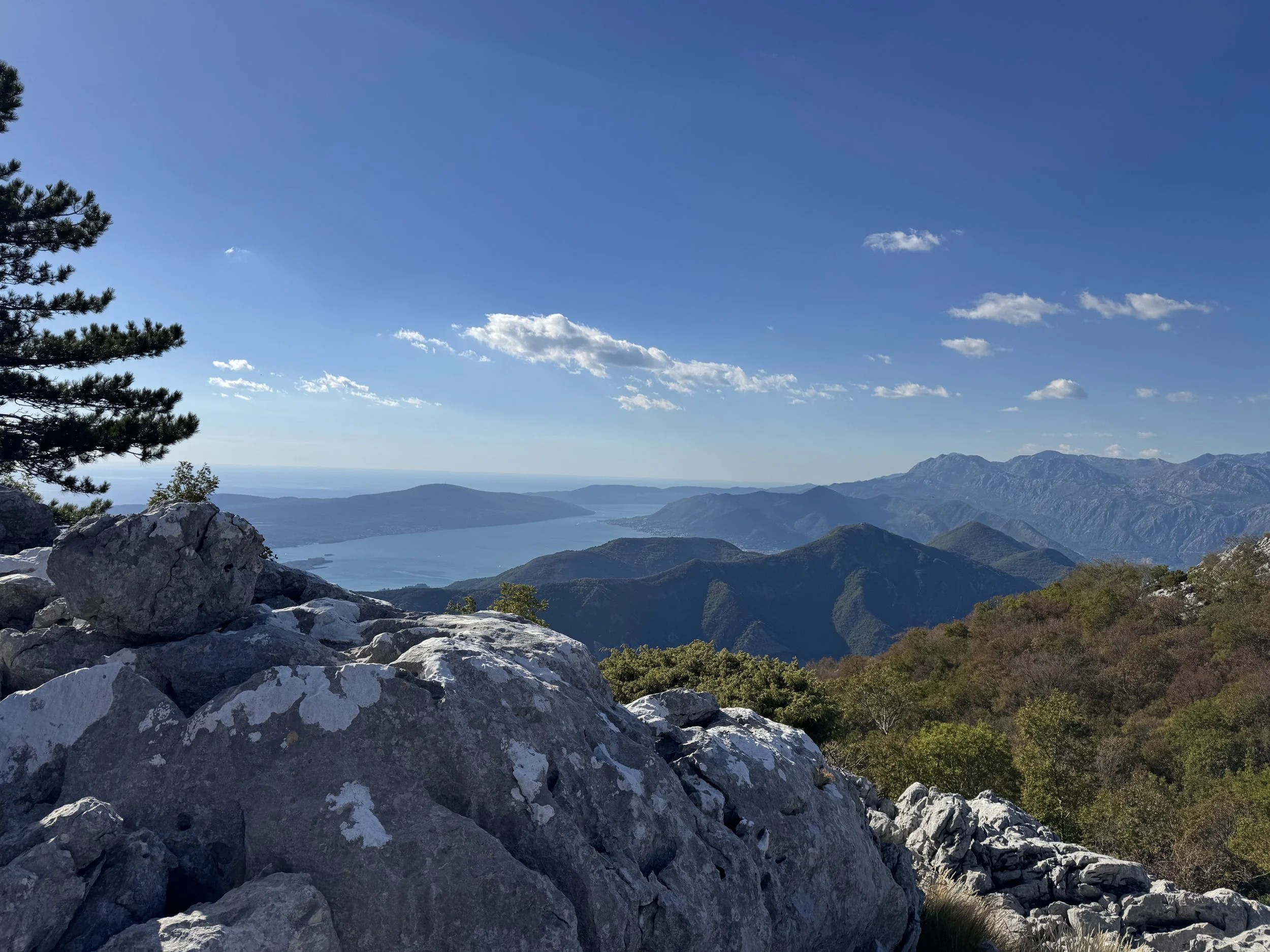 Tag 5: Der Schatten des Krieges