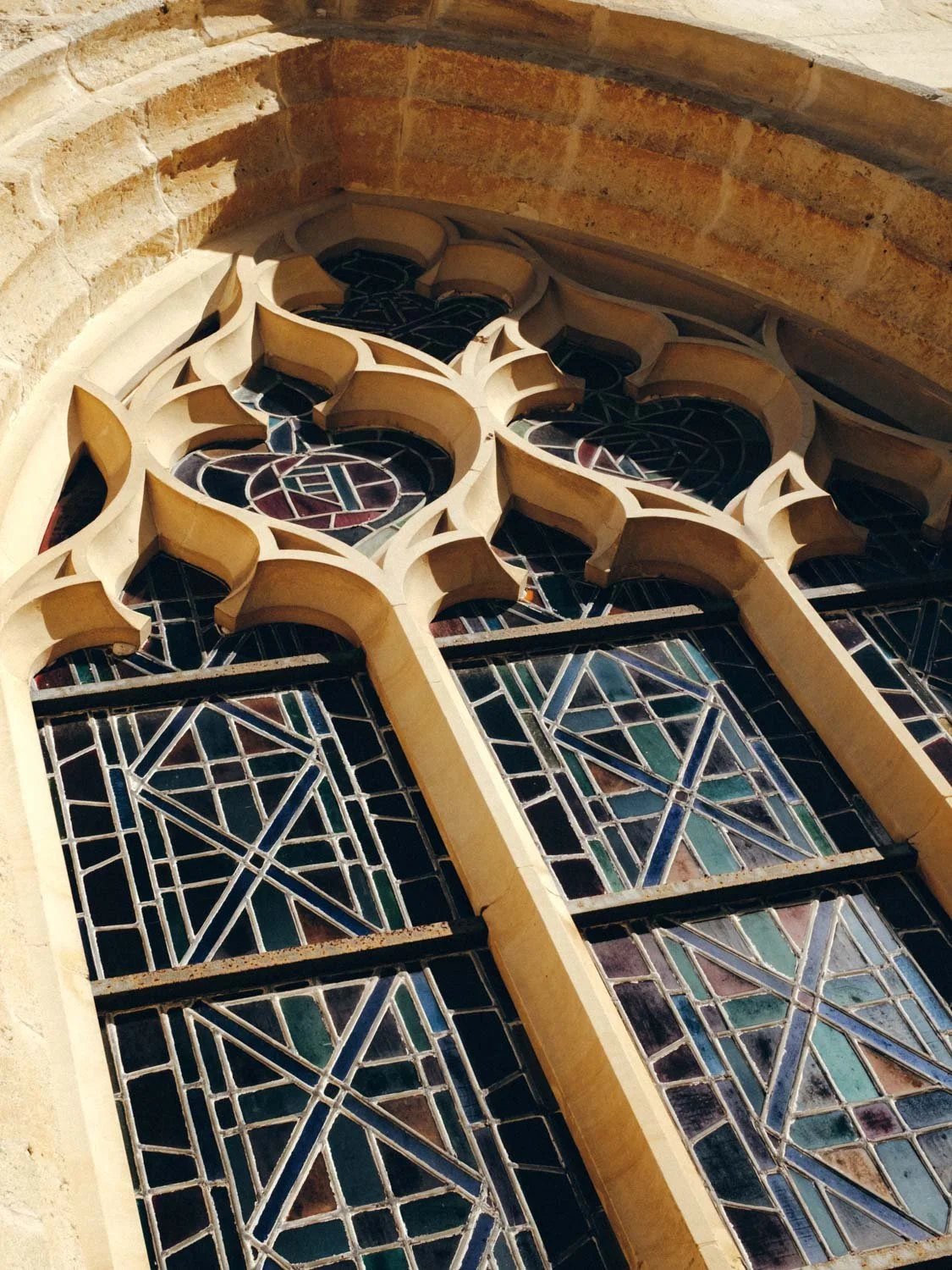 Détail d’un vitrail de l’Église de Tourgéville