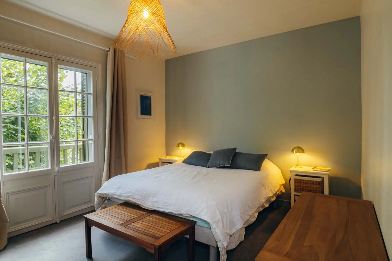 Chambre rénovée d’une maison normande
