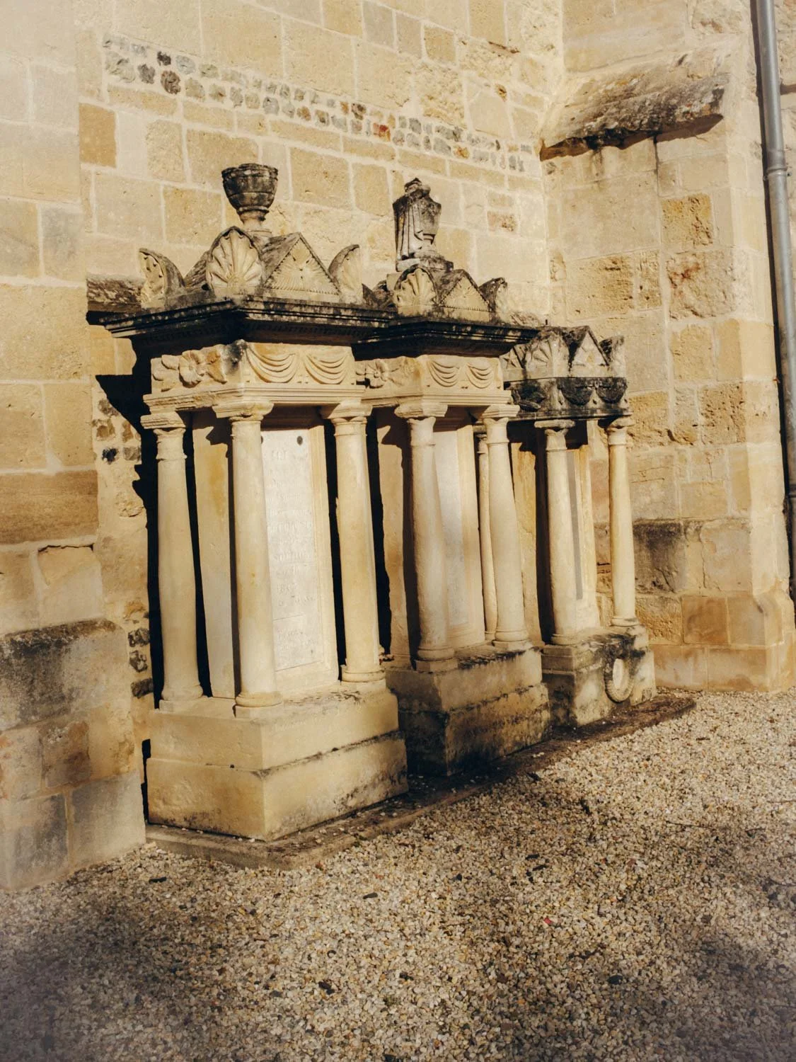 Élément architectural ancien de l’Église de Tourgéville après restauration