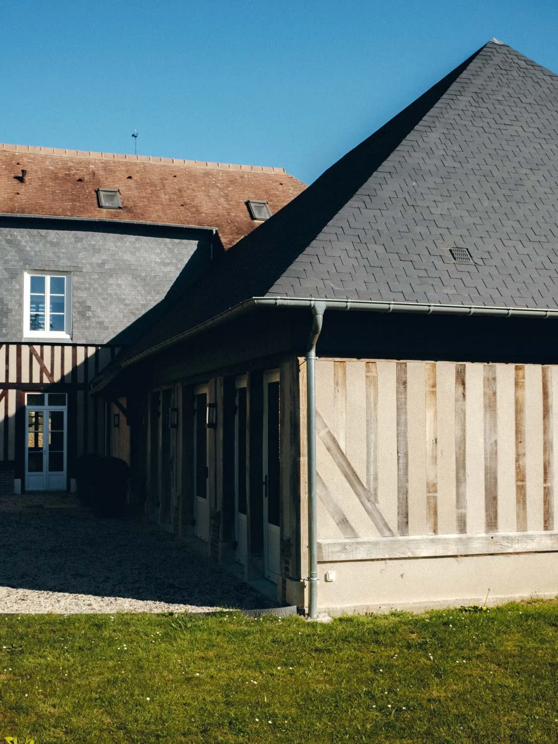 Façade de l’extension de la Mairie de Tourgéville
