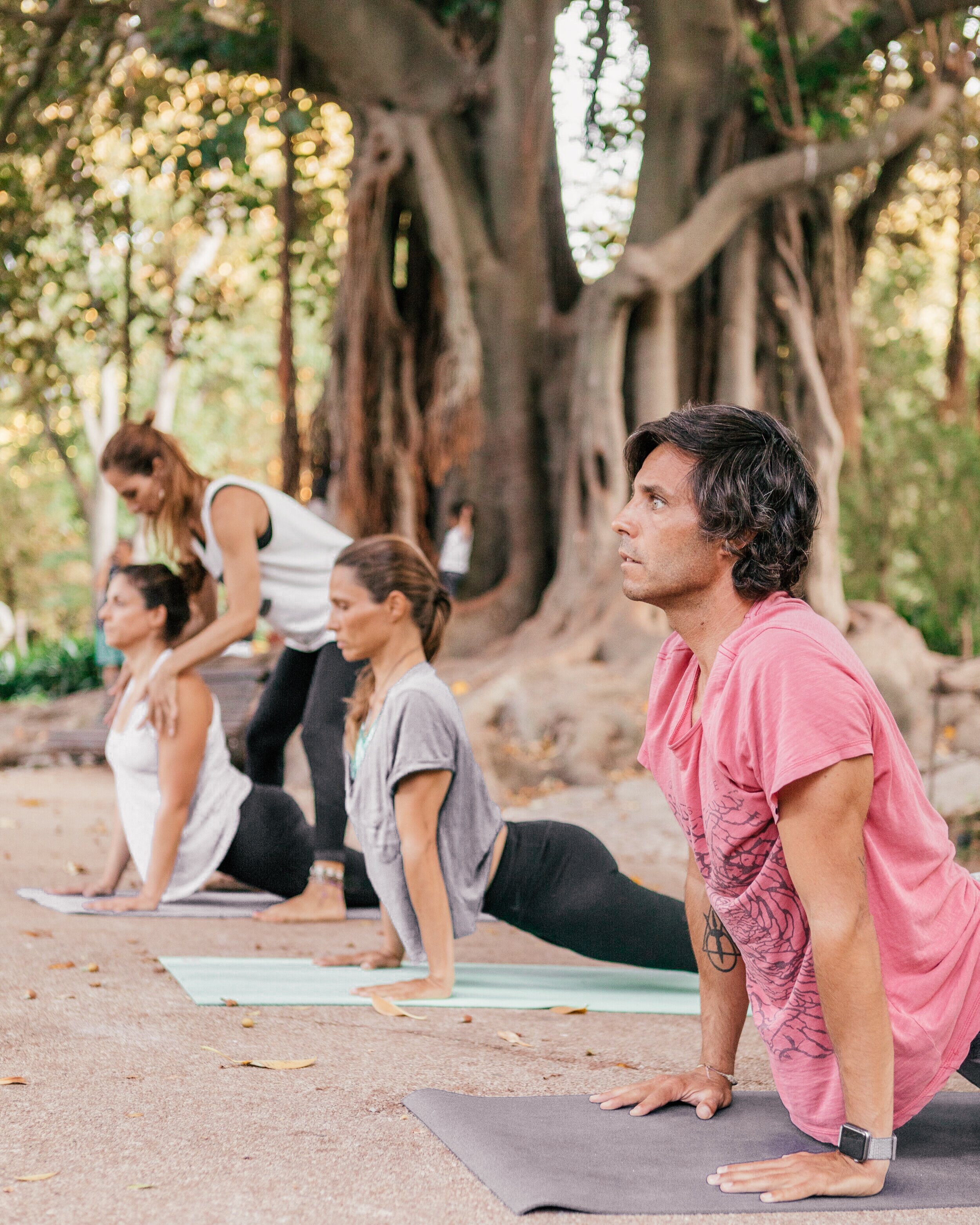 3 Ways to Make New Yoga Friends