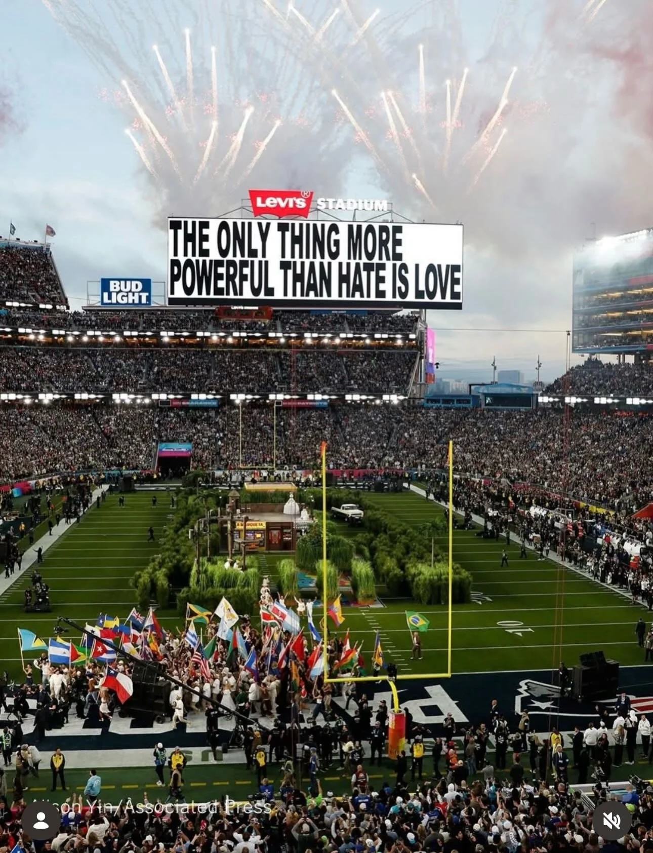 Love is a daily choice. 
When you fill your own cup, that energy spreads to everyone around you. 
Yoga is my daily reminder to stay grounded and kind to myself.

Choose yourself today.