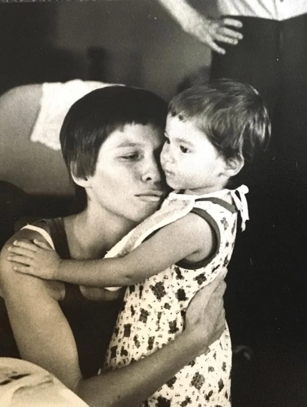 "A ferida &eacute; o lugar por onde a luz entra." &mdash; Rumi. 

Estava a ler umas coisas e apareceu-me esta frase&hellip; e porra, que chapad&atilde;o. Enfiou-se que nem uma carapu&ccedil;a. Lembra-me a minha m&atilde;e, a minha hist&oacu