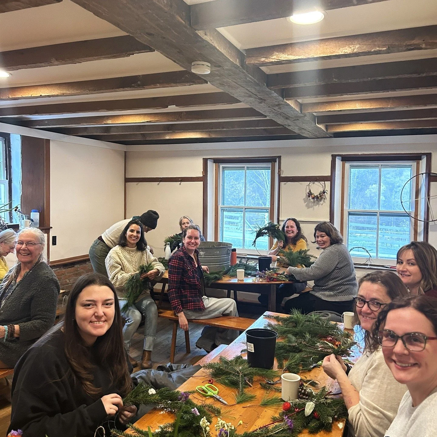We had a great wreath building workshop over the weekend, using lots of dried flowers and herbs from the Apothecary! 

The back dining hall was so cozy ☕