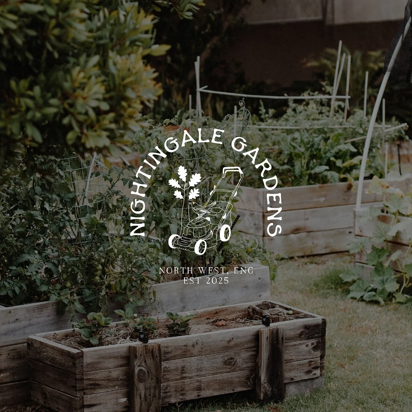 Been spending so much time in my garden lately it got me thinking of a brand for it 🤭
Although the rain has returned in full force now, I&rsquo;d for sure love it if we could have the sun again please 🙏🌞

&bull;
#gardenart #graphicdesigndaily #gra