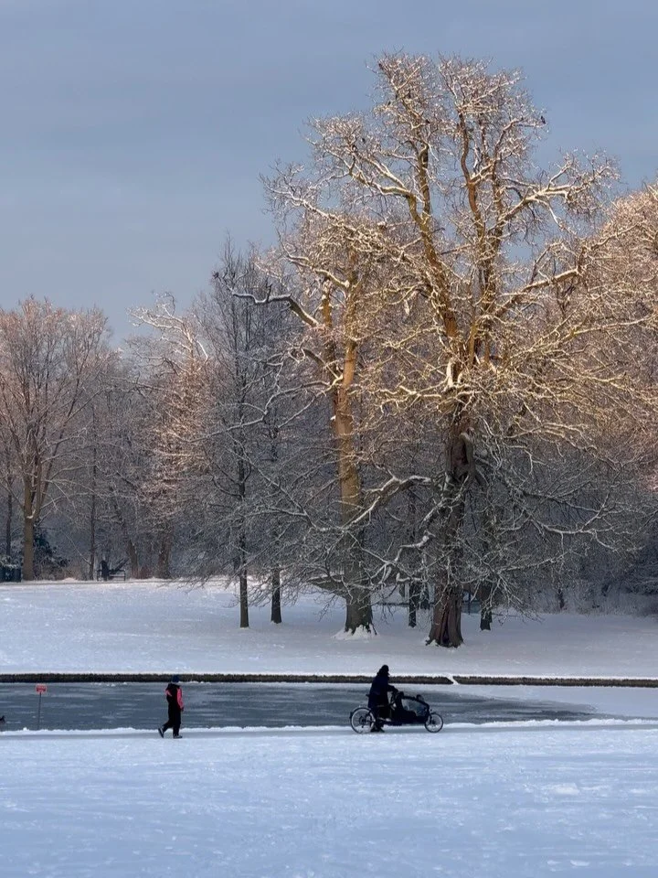 Although Copenhagen is no longer this snowy, it certainly is very cold these days ❄️ If you are traveling to the city in January or February, make sure to pack layers to keep you warm on your walks. 

(SVK)
S&iacute;ce Kodaň už nem&aacute; tak&uacute