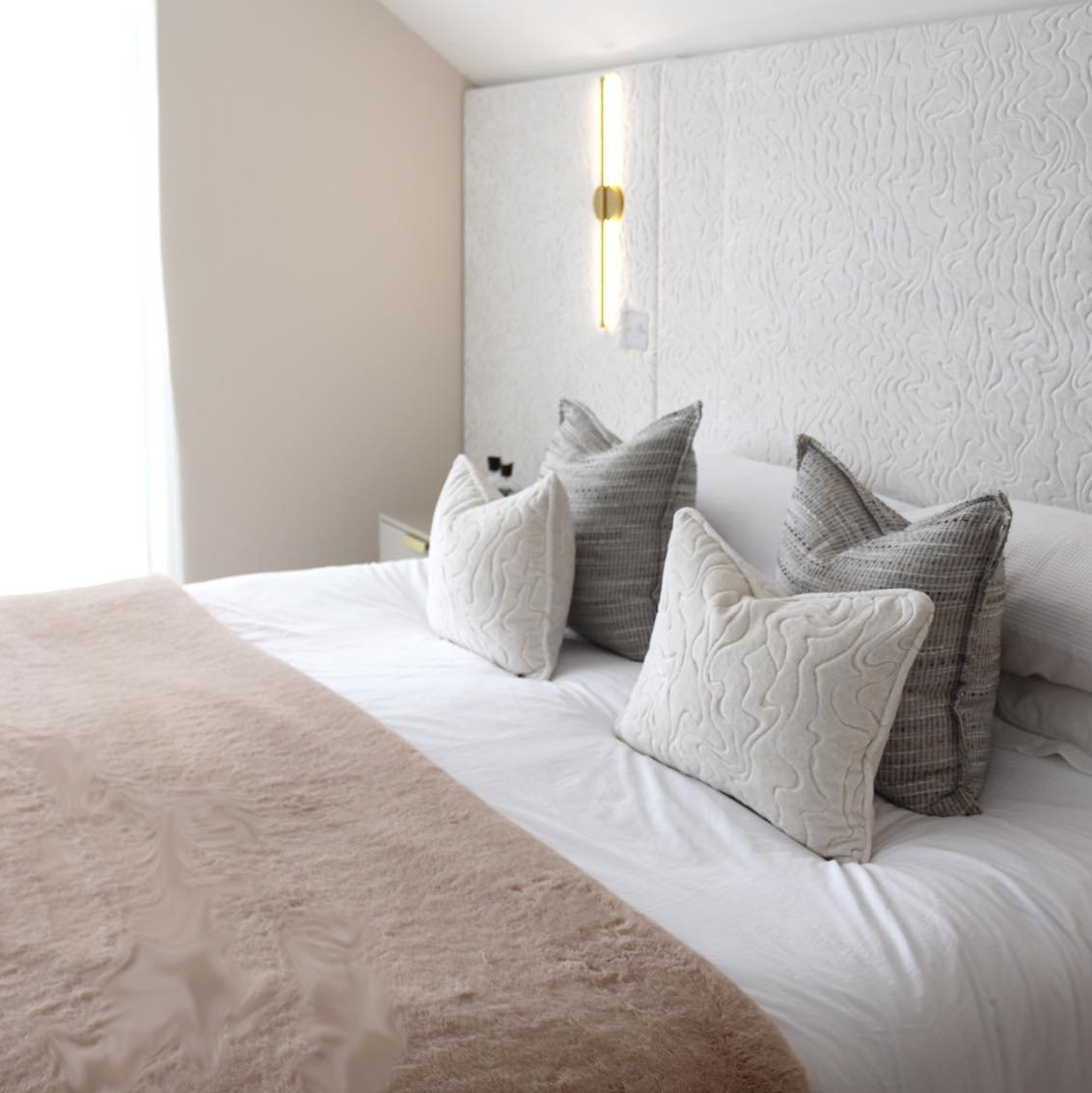 The perfect place for a chilled weekend 🤍

Just love this stunning bespoke bed head made by us in the most gorgeous fabric 😍

Happy Friday all 🥂

#interiordesign #scottishdesign #homesandinteriors #interiorstyling #interiorinspiration #luxuryinter