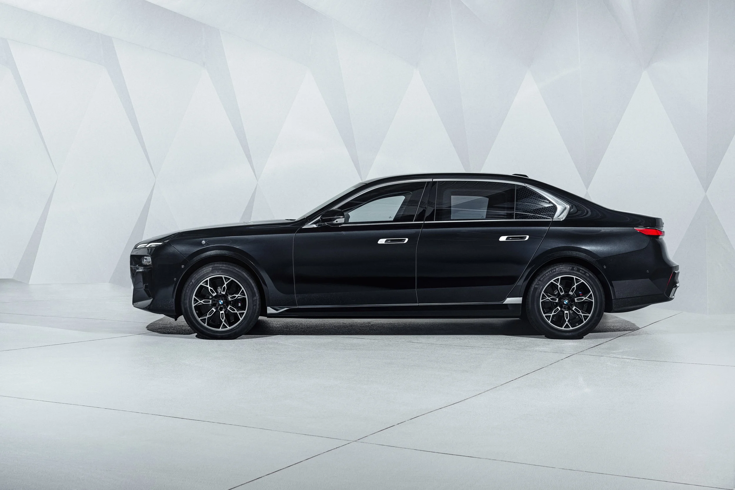BMW Launches Groundbreaking i7 Electric &amp; 7 Series Protection Vehicles