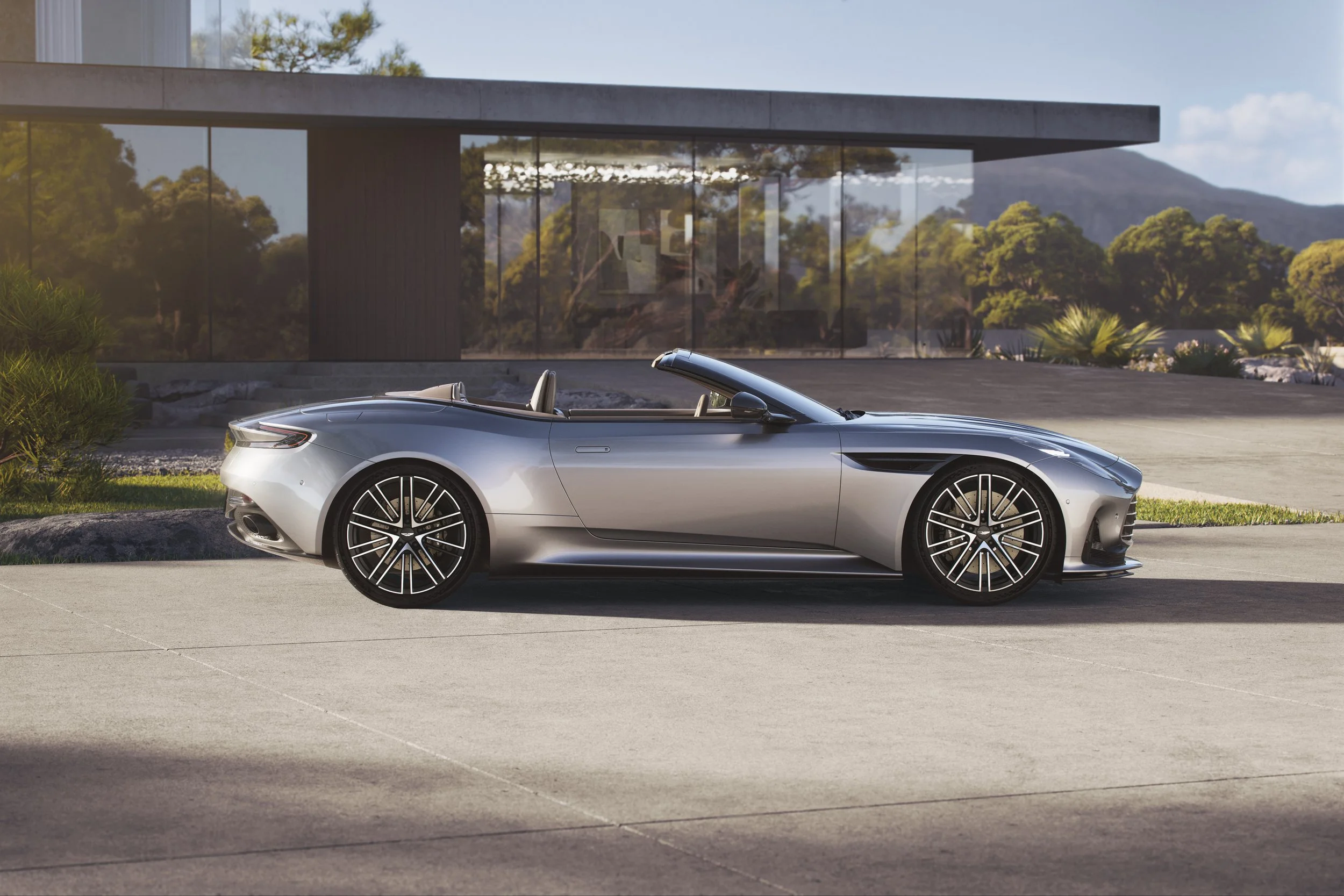 Aston Martin DB12 Volante Debuts: A Super Tourer Convertible with Unrivalled Performance and Luxury