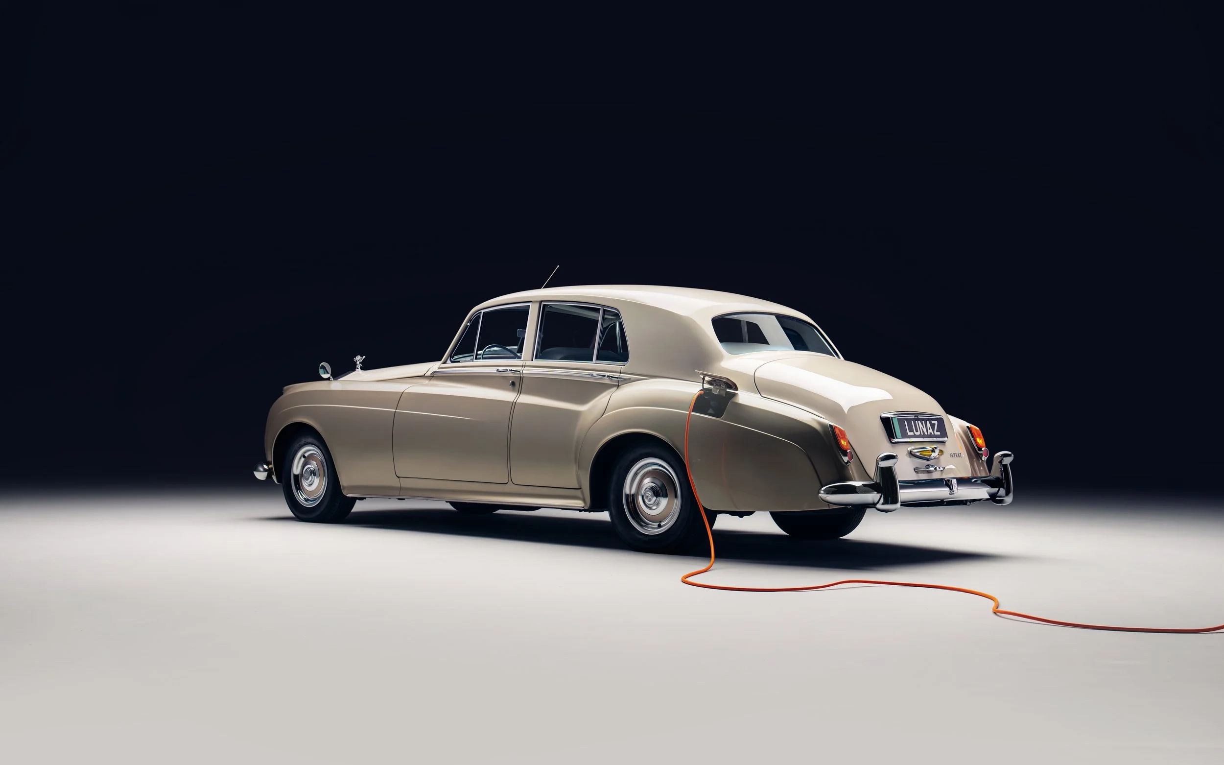 Lunaz Electrifies Sophia Loren’s Rolls-Royce, Creating a Luxurious Sustainable Masterpiece