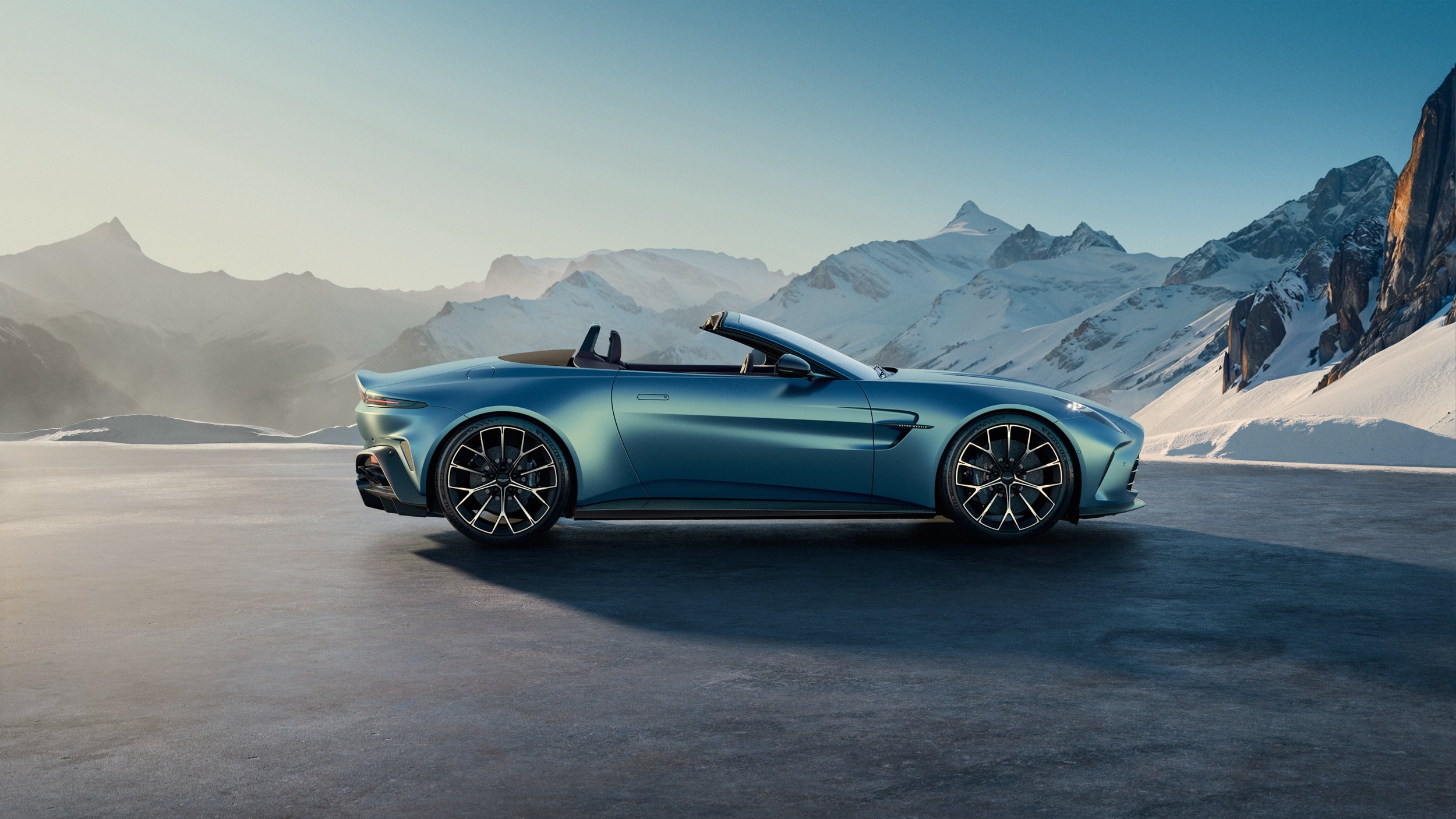 Aston Martin Vantage Roadster_9.jpeg