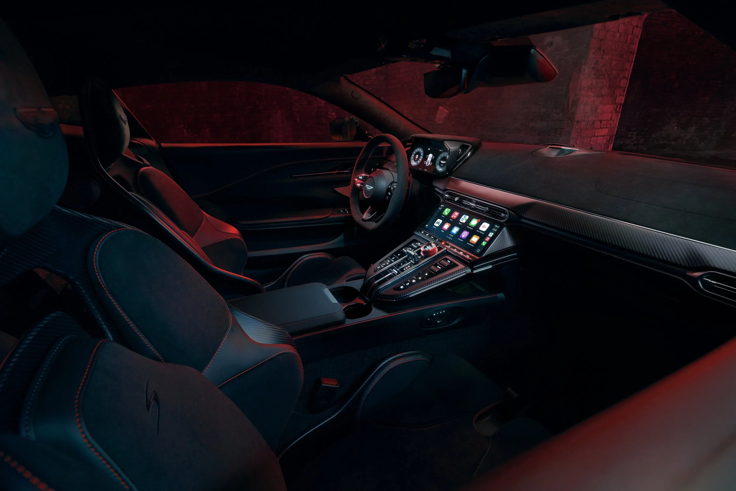 Aston Martin Vantage S (12).jpg
