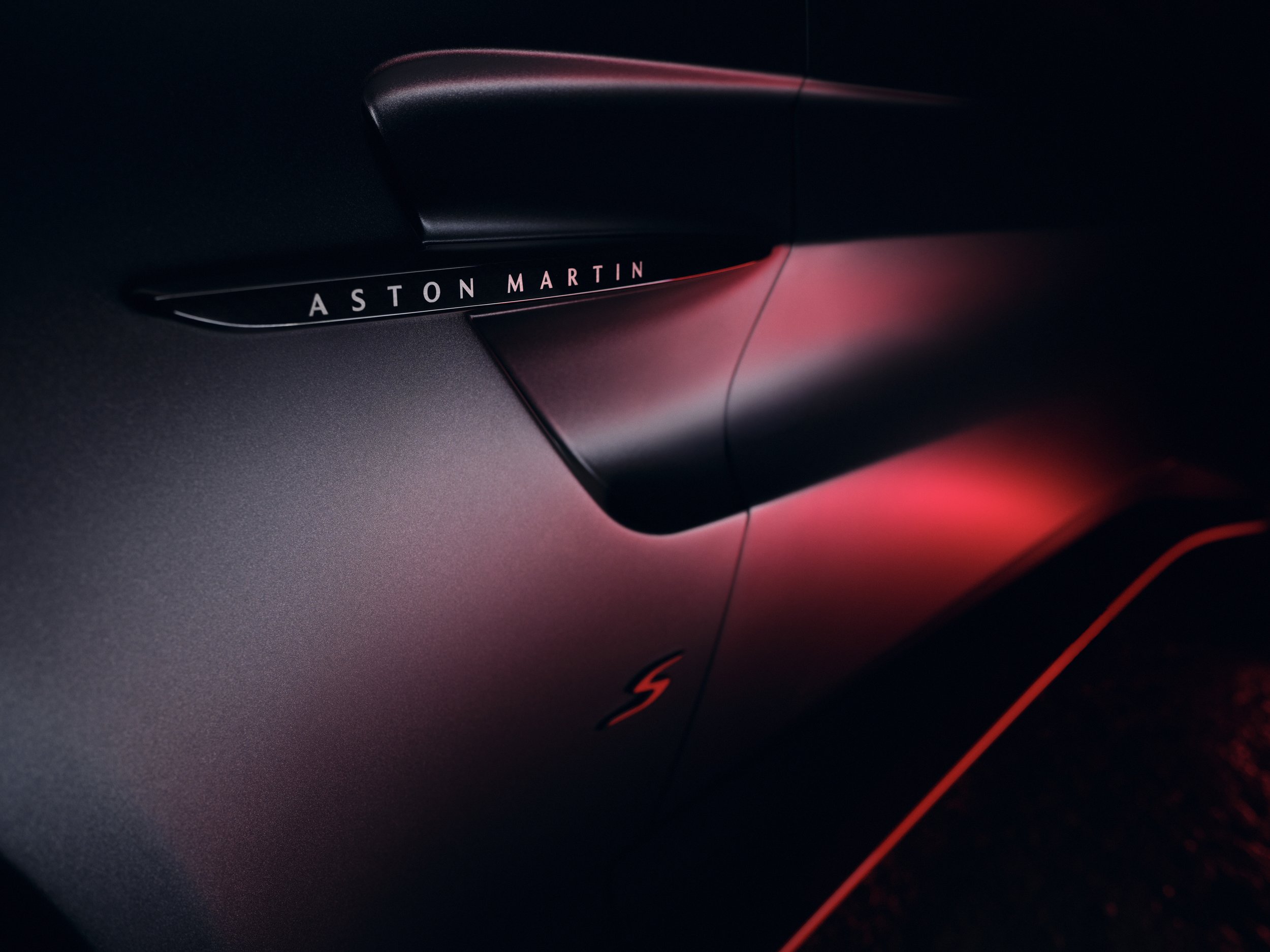Aston Martin Vantage S (16).jpg