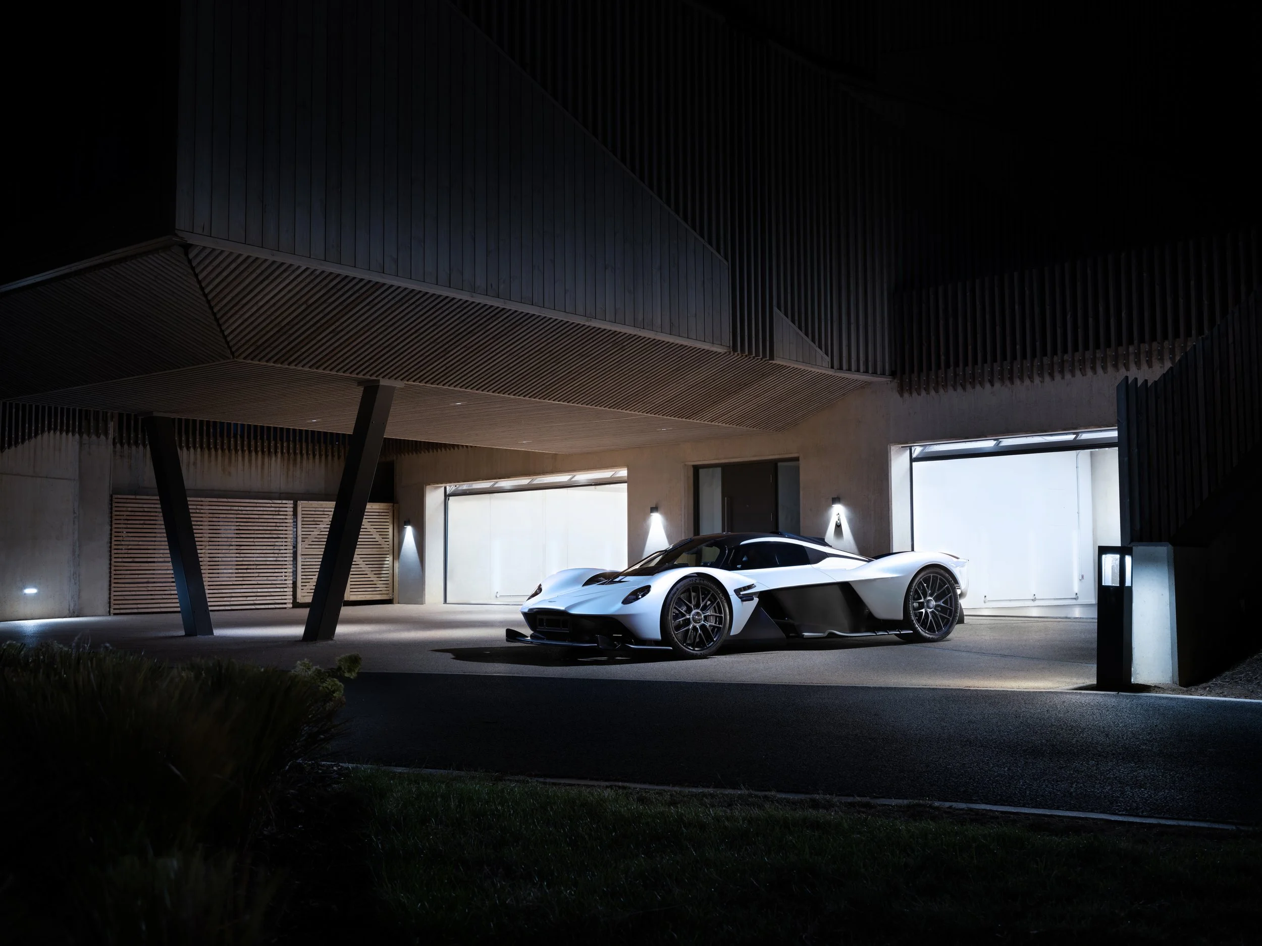 LEAD Aston Martin Valkyrie_230.jpg